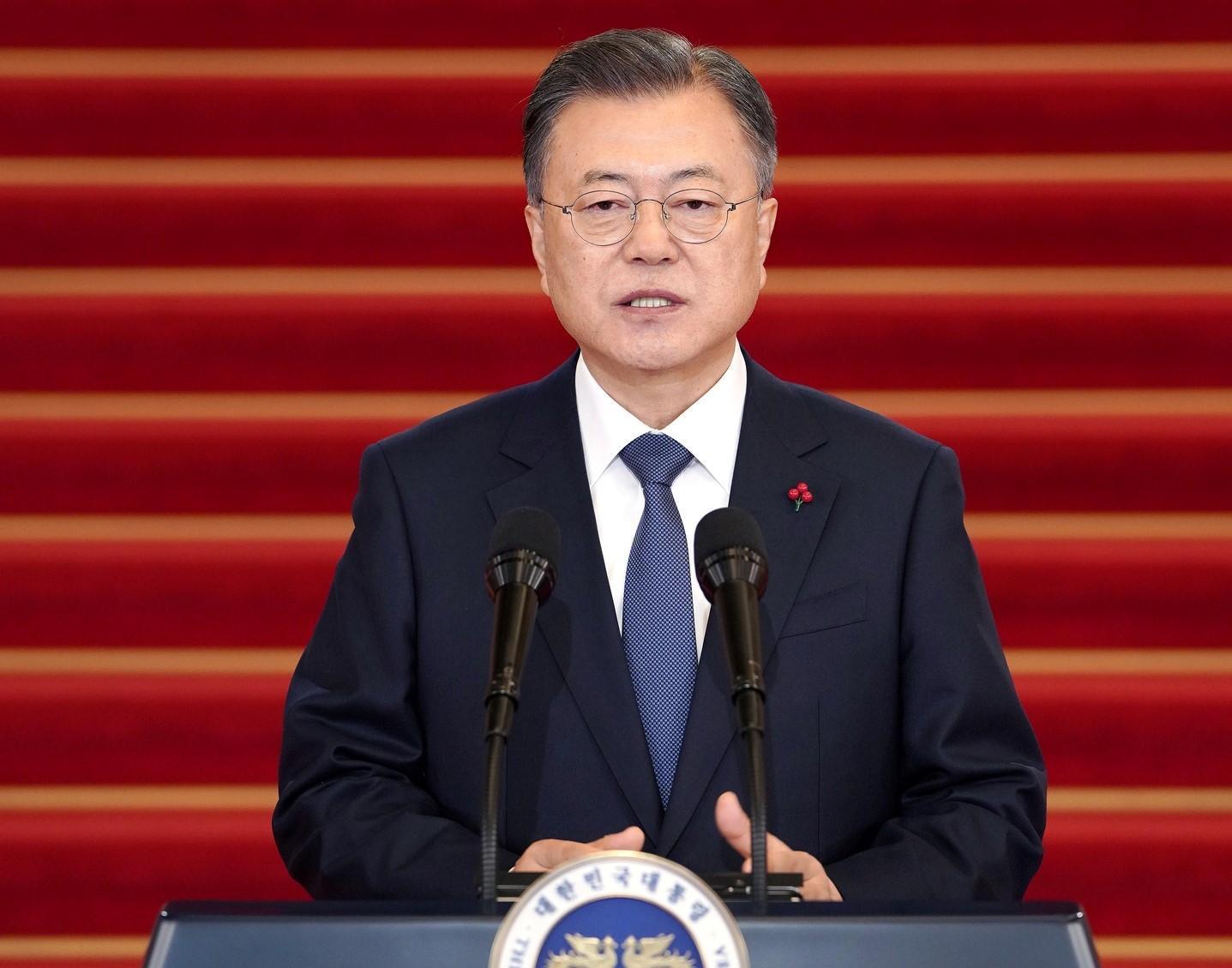 南韓總統文在寅呼籲防疫部門儘快決定第4劑疫苗接種規定,並喊話不能放鬆對Omicron的警惕。(翻攝自青瓦臺臉書)