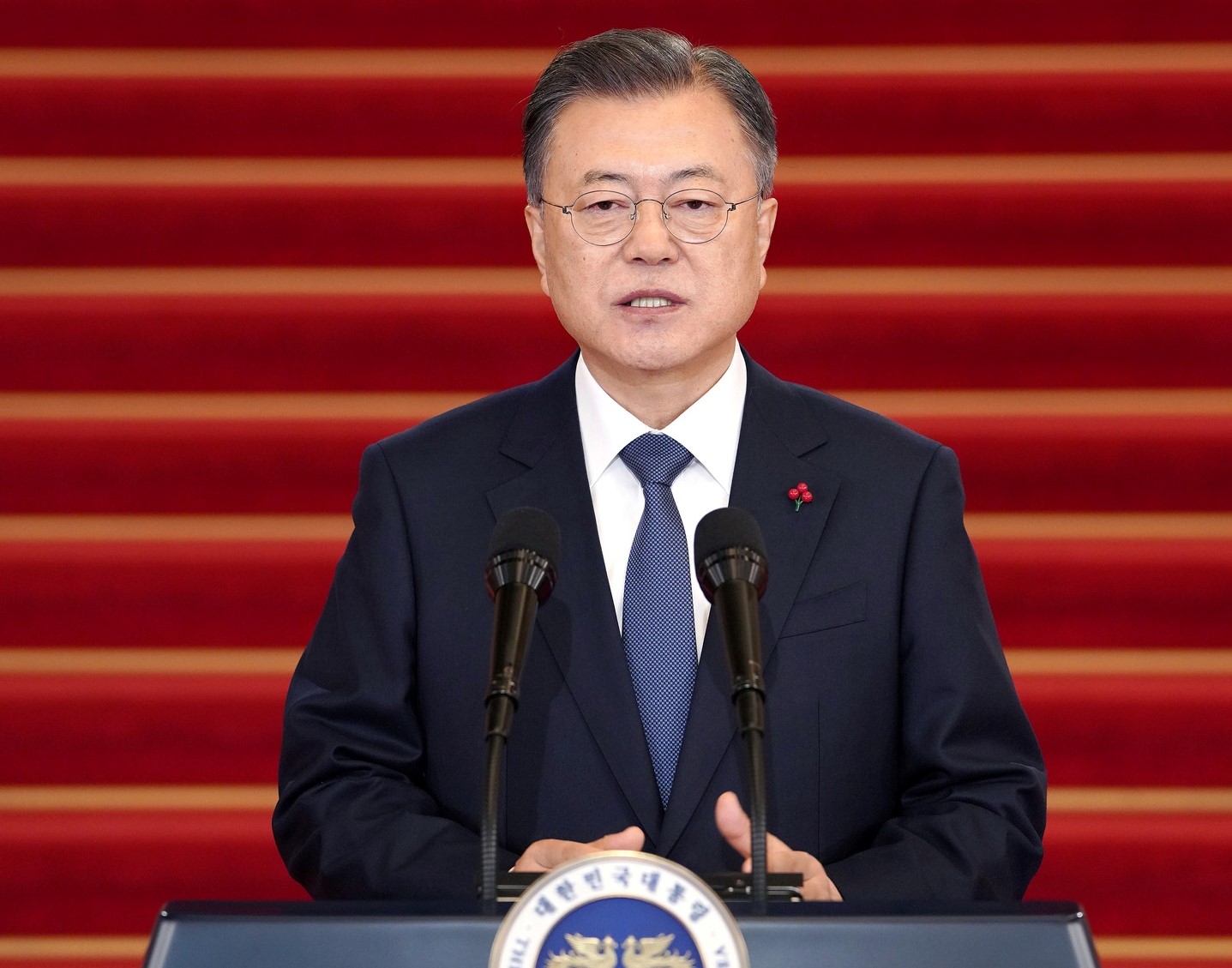 南韓總統文在寅呼籲防疫部門儘快決定第4劑疫苗接種規定，並喊話不能放鬆對Omicron的警惕。（翻攝自青瓦臺臉書）