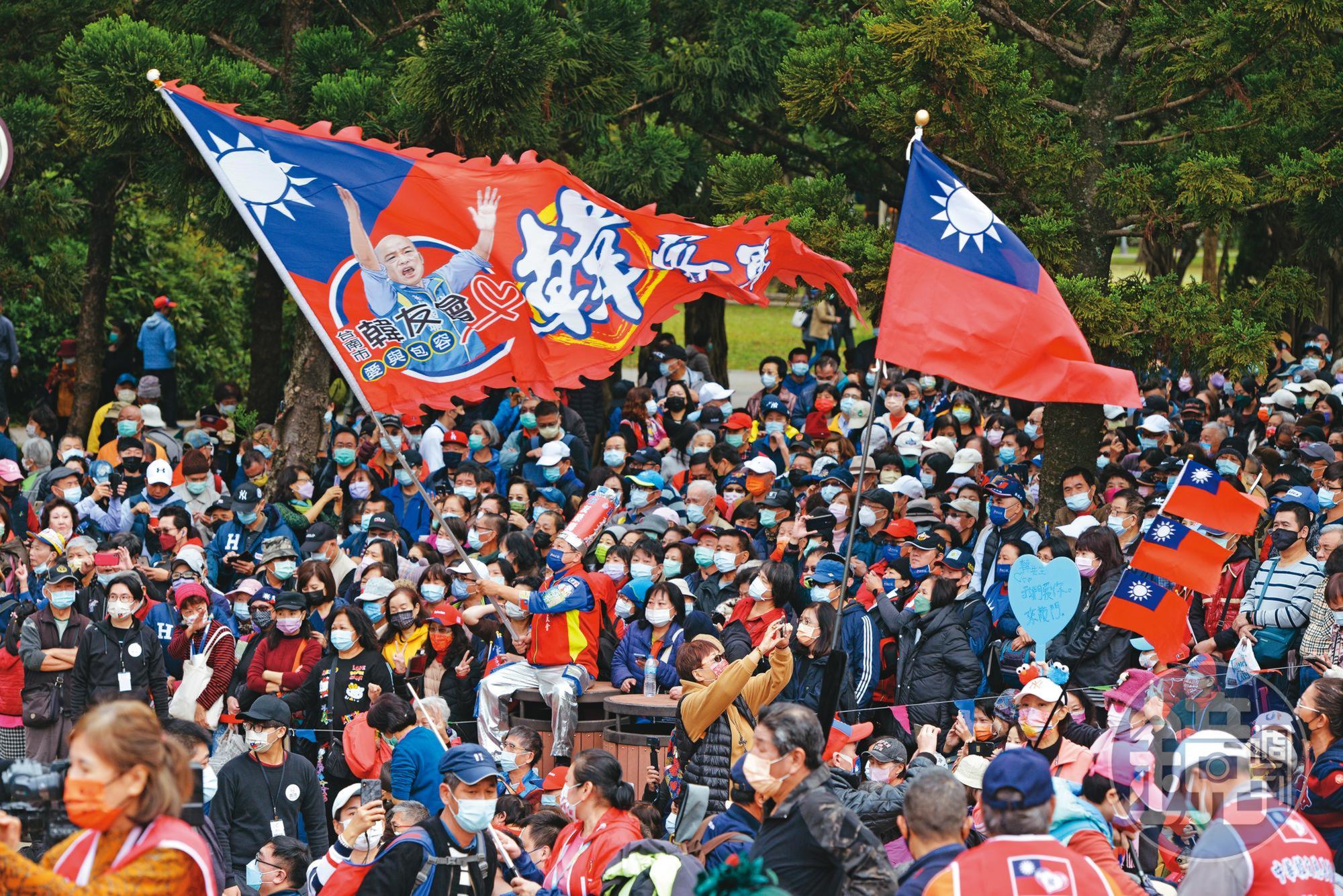 挺韓等深藍勢力對黨中央此次的選舉策略相當不滿。圖為韓國瑜2日新書發表會現場。