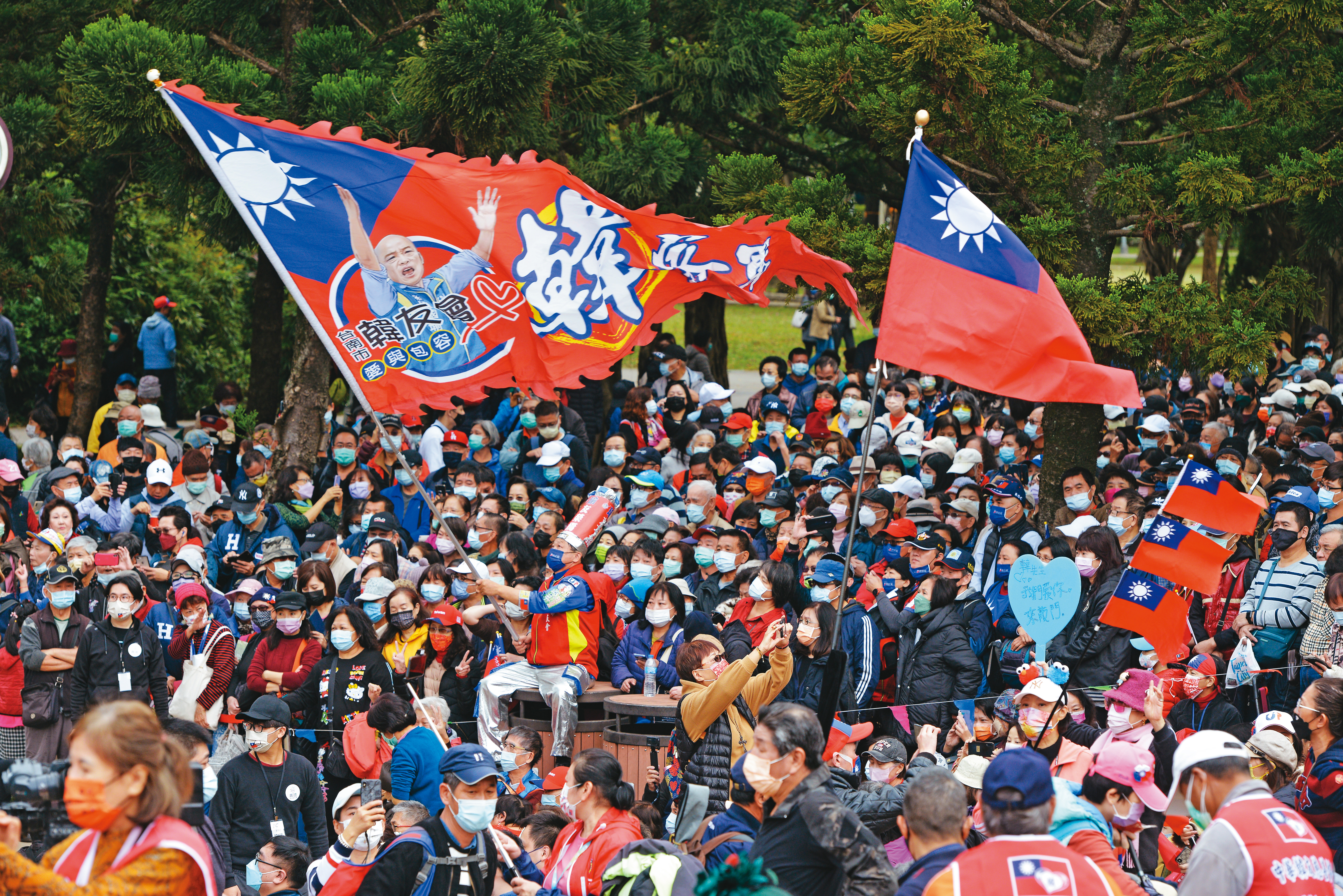 挺韓等深藍勢力對黨中央此次的選舉策略相當不滿。圖為韓國瑜2日新書發表會現場。