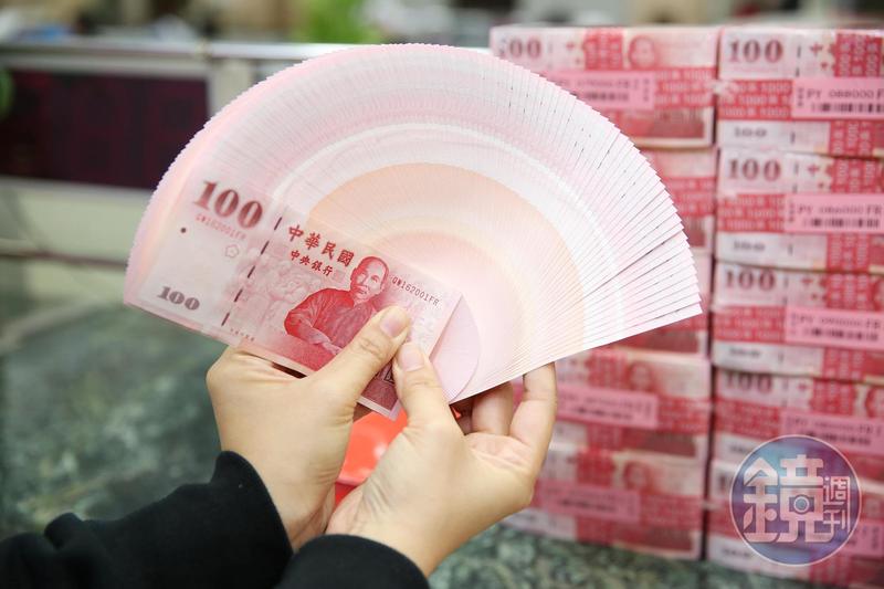 過年換新鈔討吉祥。