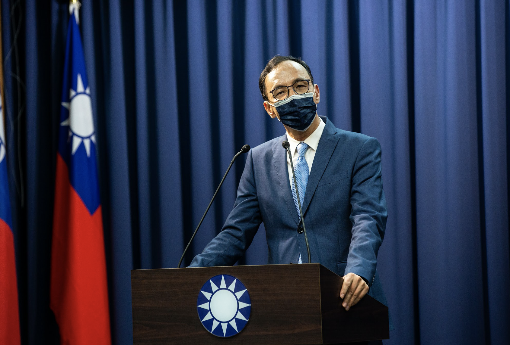 國民黨於台中中二選區補選、立委林昶佐罷免案雙雙落敗，但第一時間黨主席朱立倫未出面開記者會，引起藍營支持者反彈。（資料照）