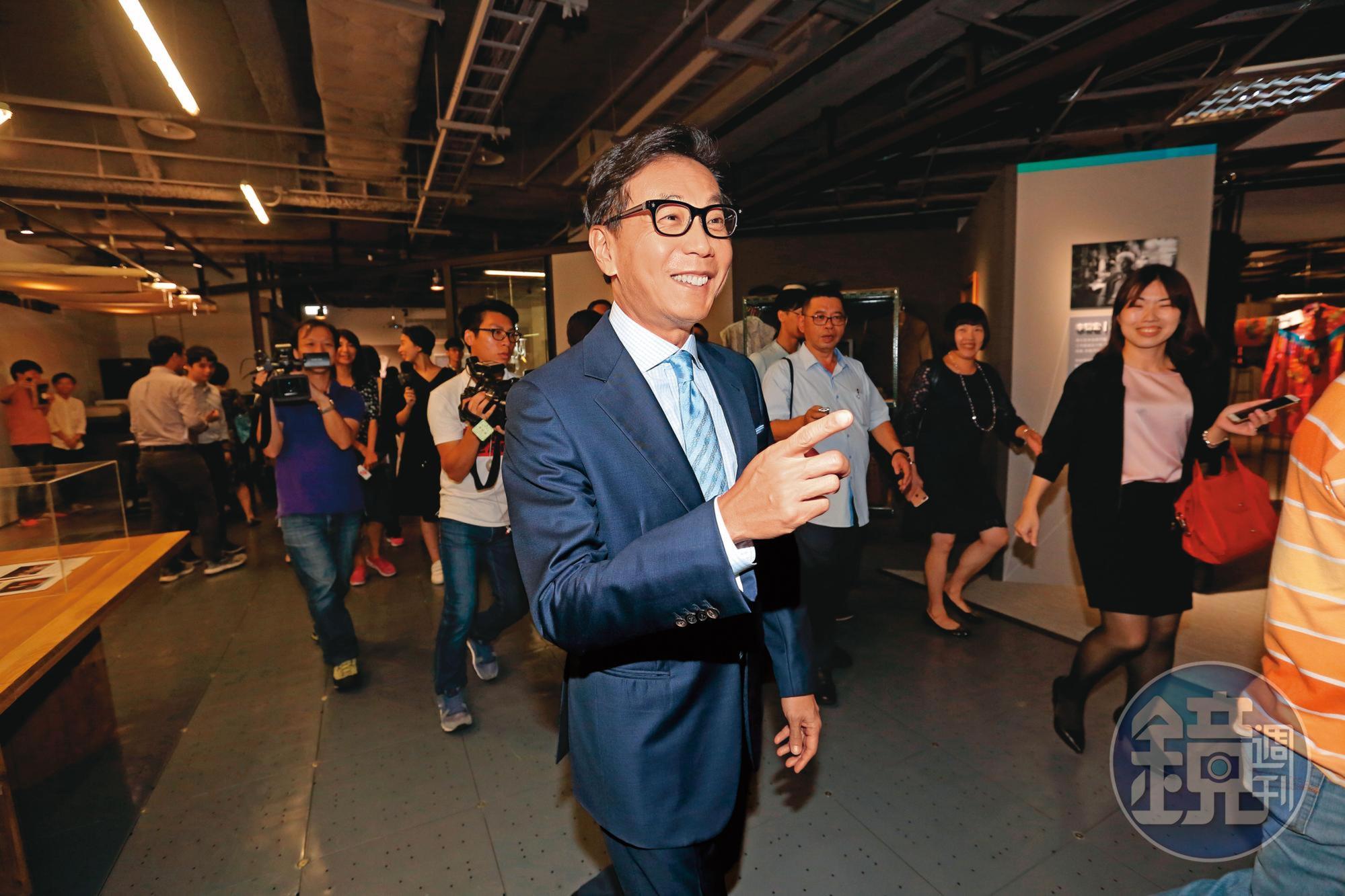 台灣大董事長蔡明忠為搶先卡位5G布局,去年底以換股方式拿下台灣之星。