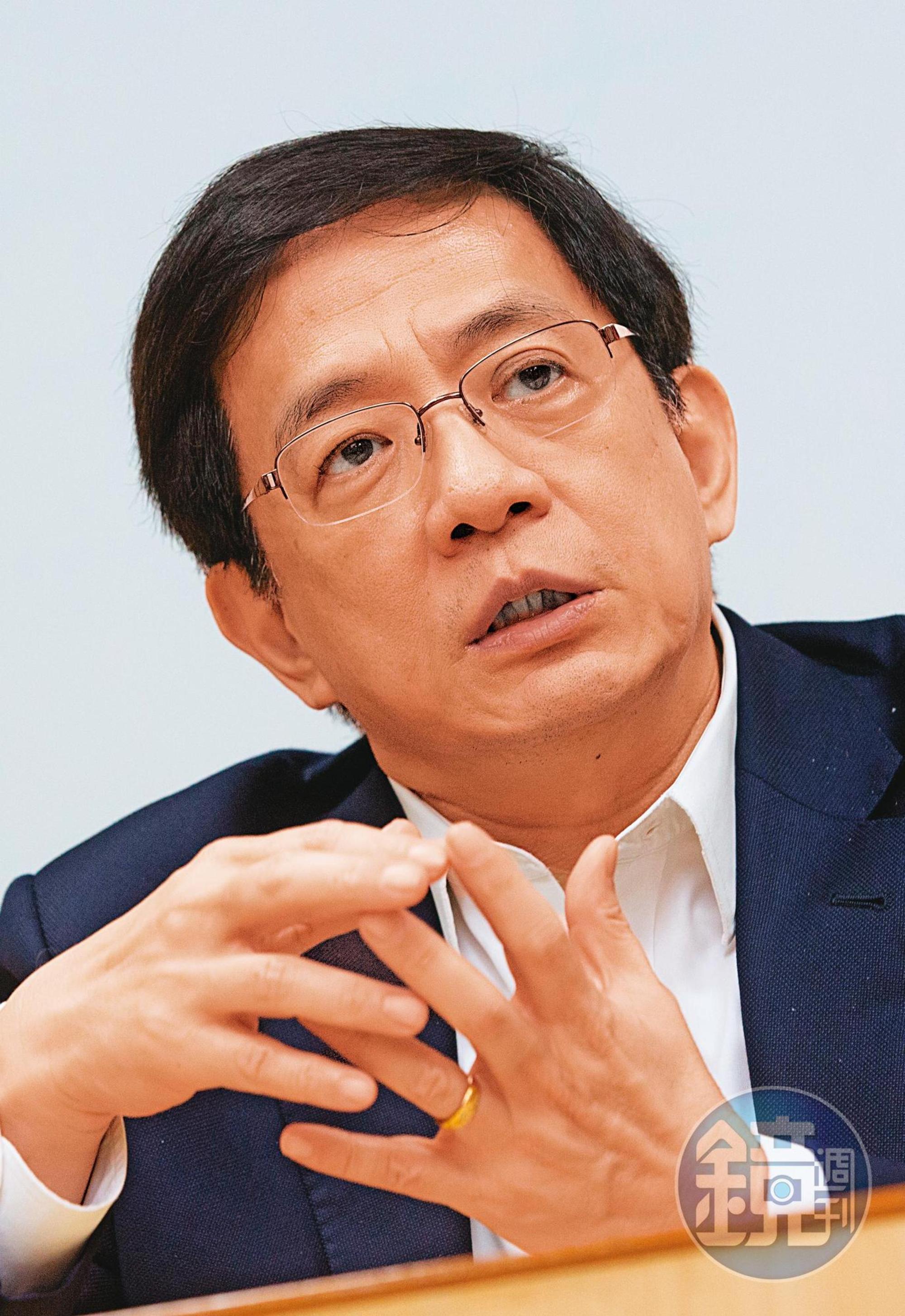 台大校長管中閔匿名替《壹週刊》寫評論曾引發爭議,台灣政府憂心,類似這樣的匿名評論者身分,也可能因港方清算、交易而曝光。
