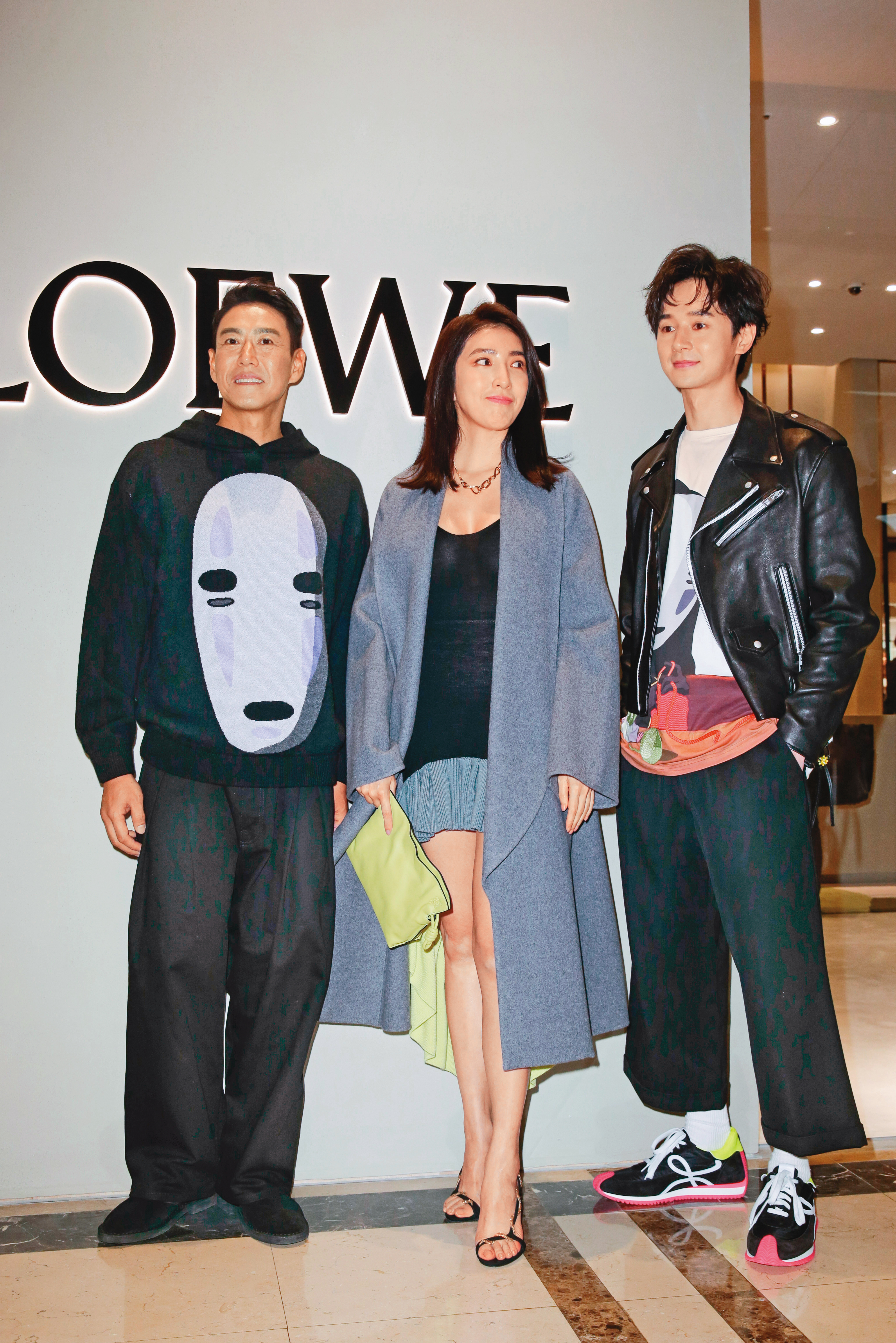 張軒睿（右）、加賀美智久（左）在劇中是情敵，兩人現身LOEWE新店開幕，而跟著楊謹華（中）的目光看去，知道她愛誰了吧？