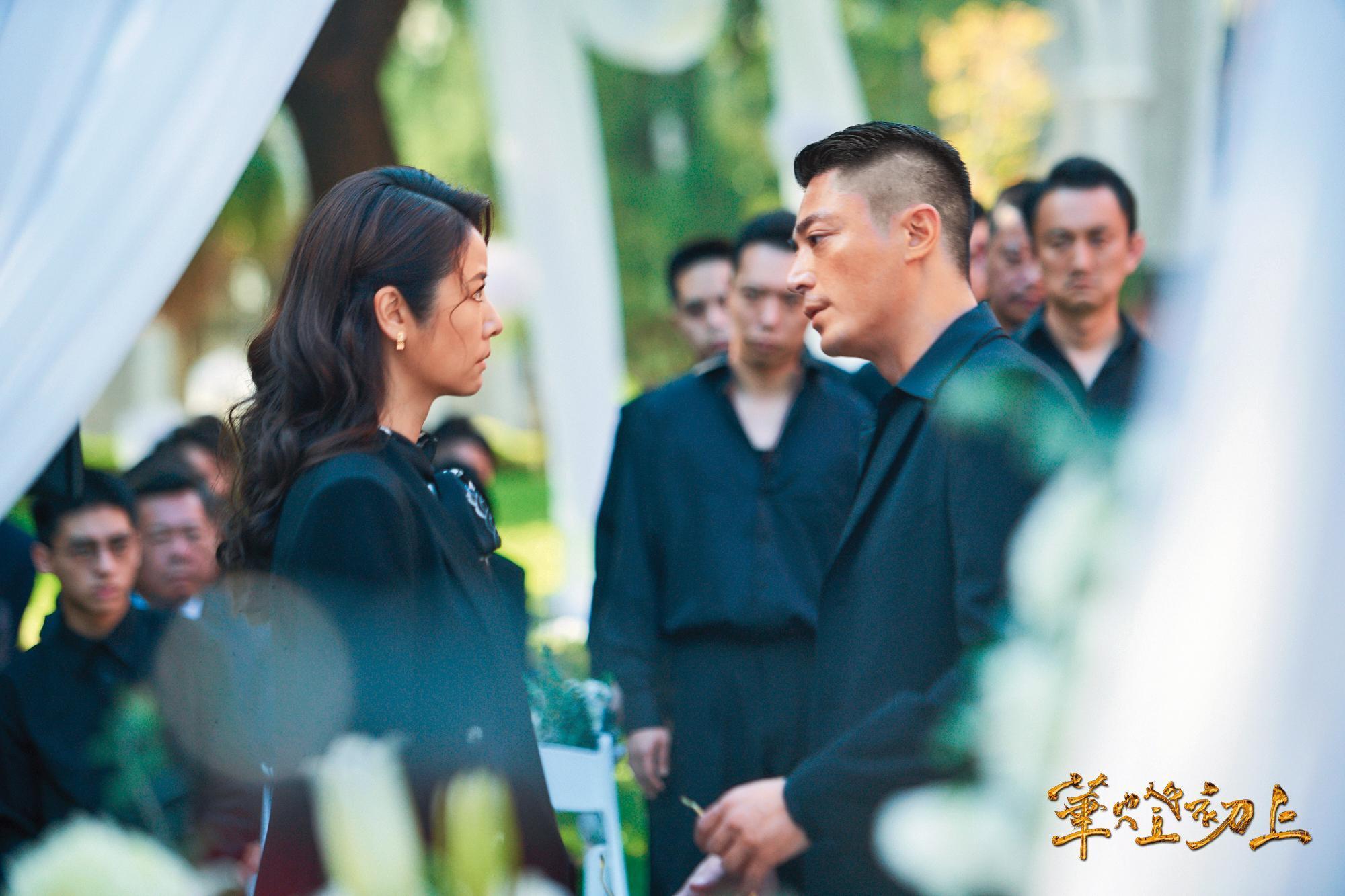 林心如(左)與霍建華(右)合作《華燈初上》的橋段,戲劇張力十足。(翻攝自《華燈初上》臉書)
