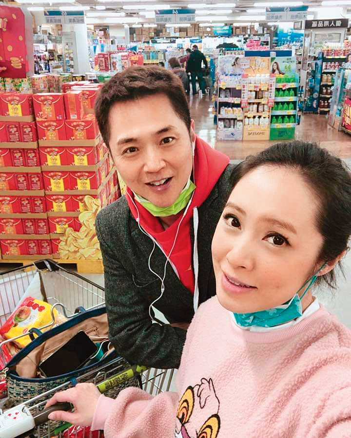 宋達民跟老婆洪百榕對戲,讓他重來很多遍。(翻攝洪百榕IG)