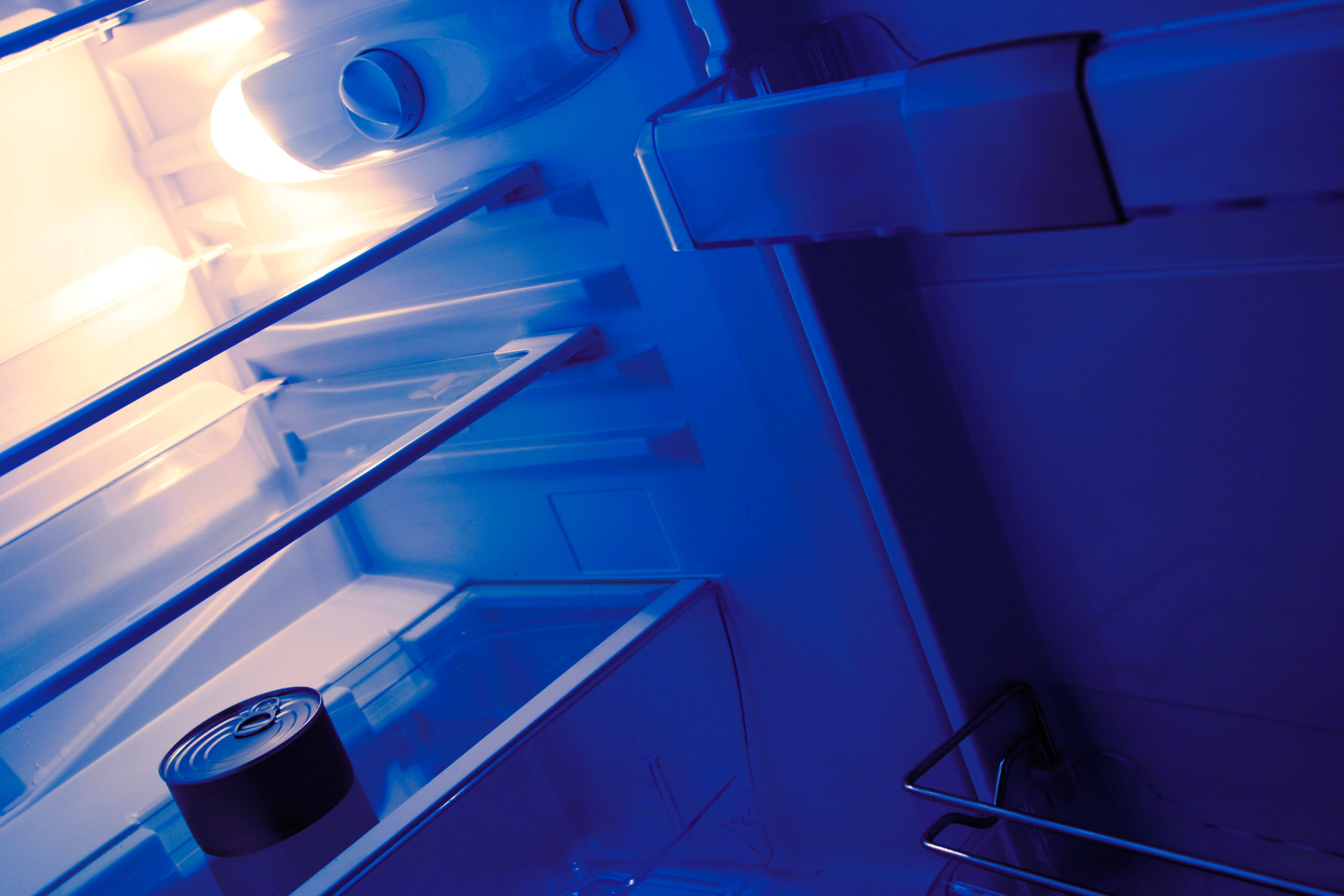 日本一名爸爸竟將2個月大的兒子塞進冰箱。（示意圖，東方IC）