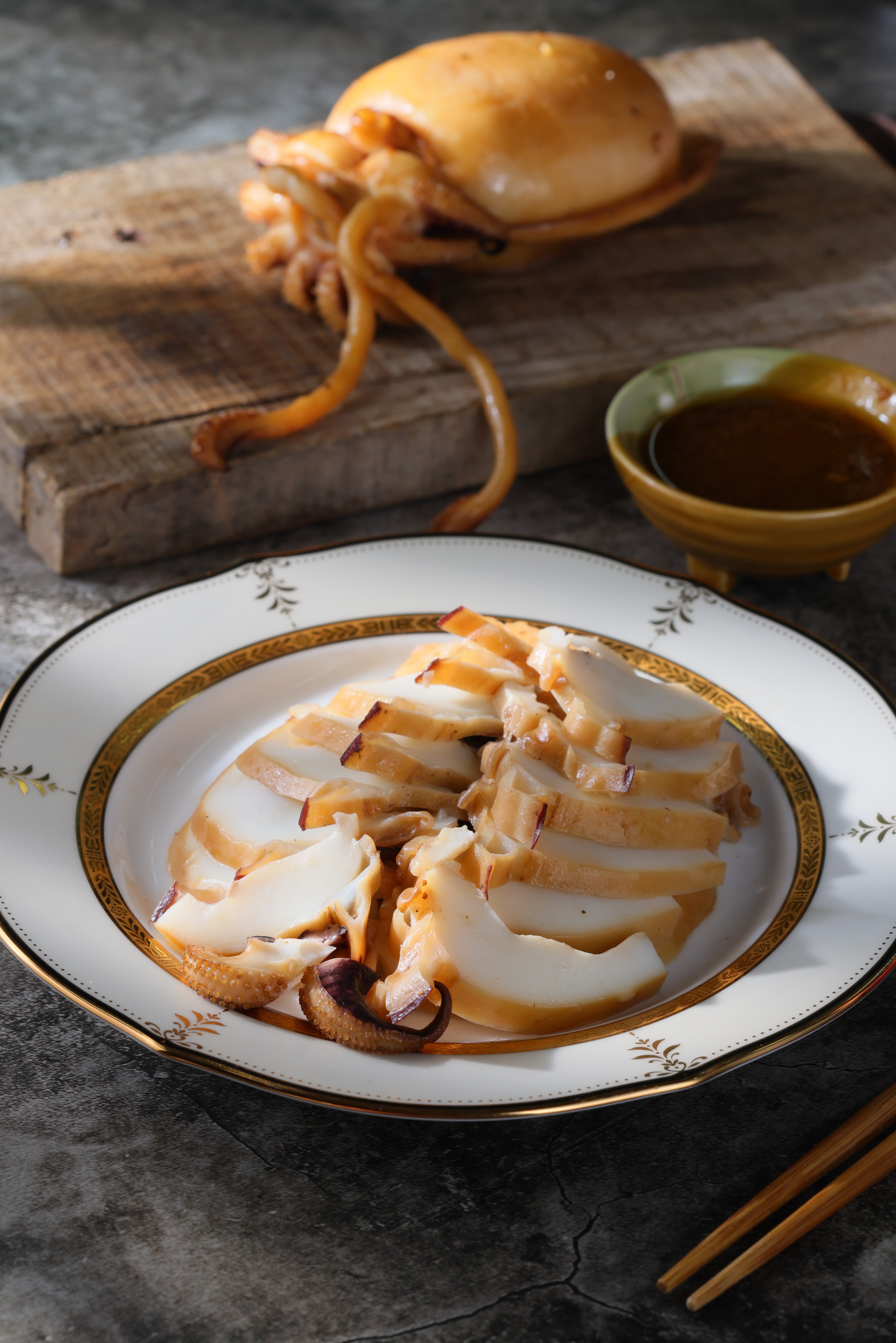 「花枝」滷製火候得當，肉質嫩甜細軟，不會像在嚼橡皮。（200元／份）