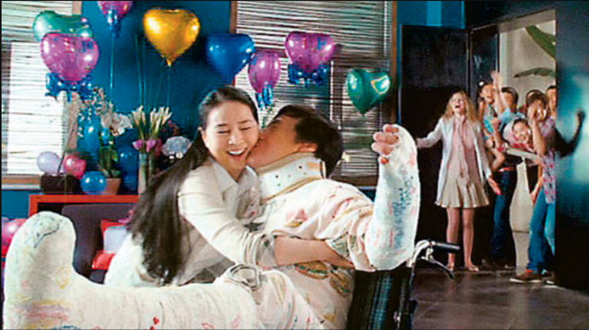 成龍為了請林鳳嬌客串《十二生肖》，求了一年。（網路圖片）