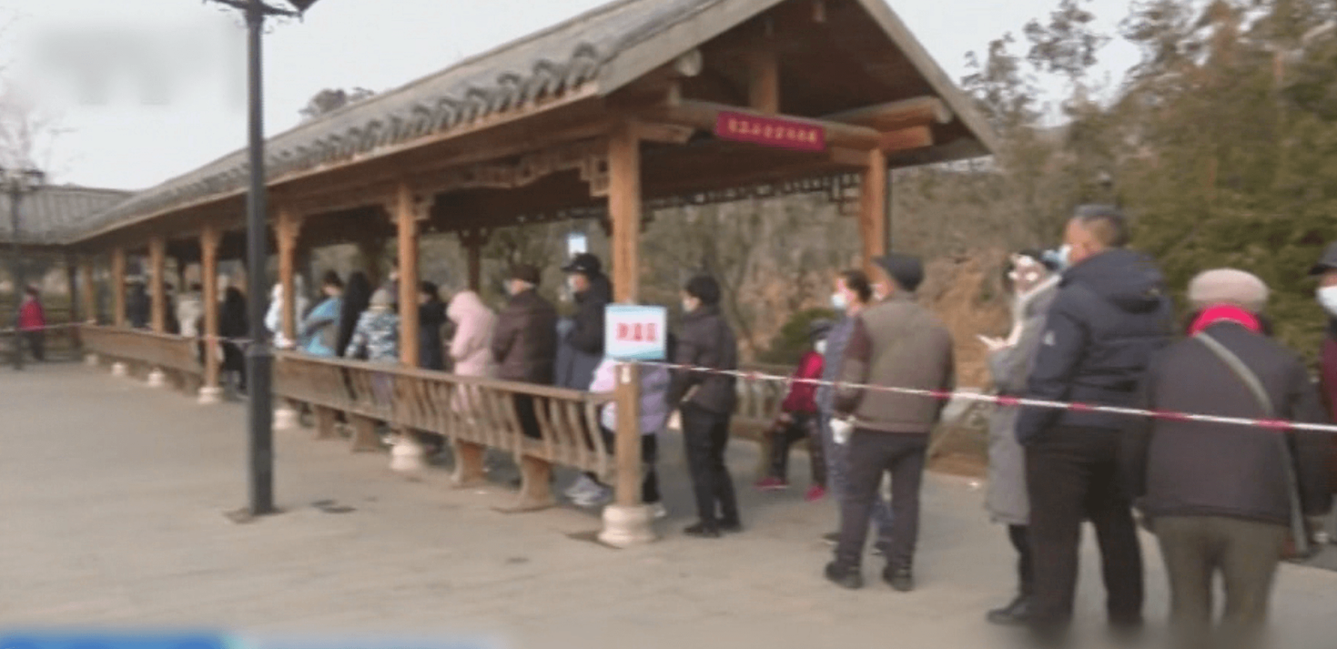 中國疫情持續延燒,許多地區都呼籲「就地過年」。(CCTV)