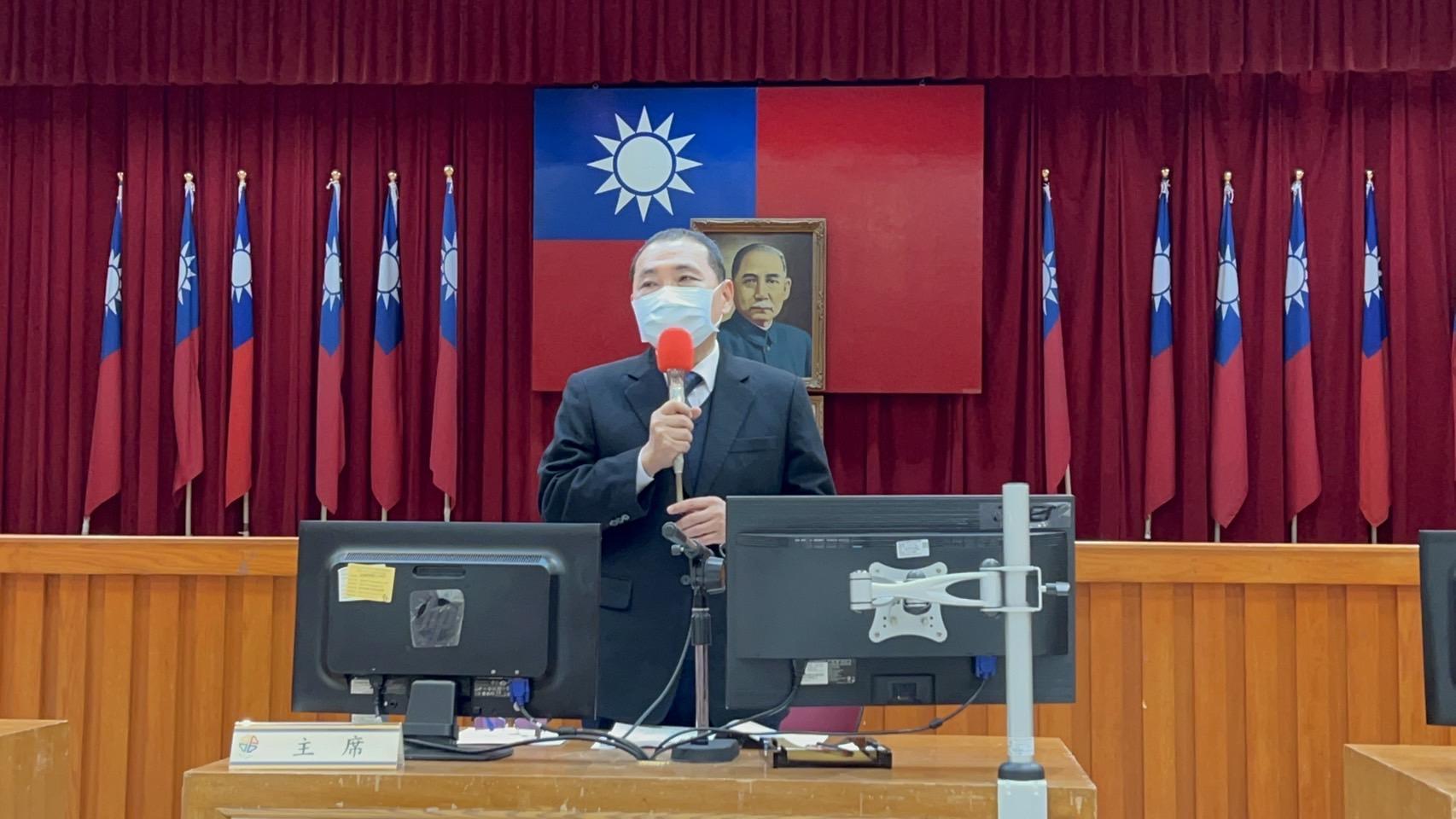 侯友宜今天參加新北市府警察局「警政工作會報」，對打詐成果感到滿意。（翻攝畫面）