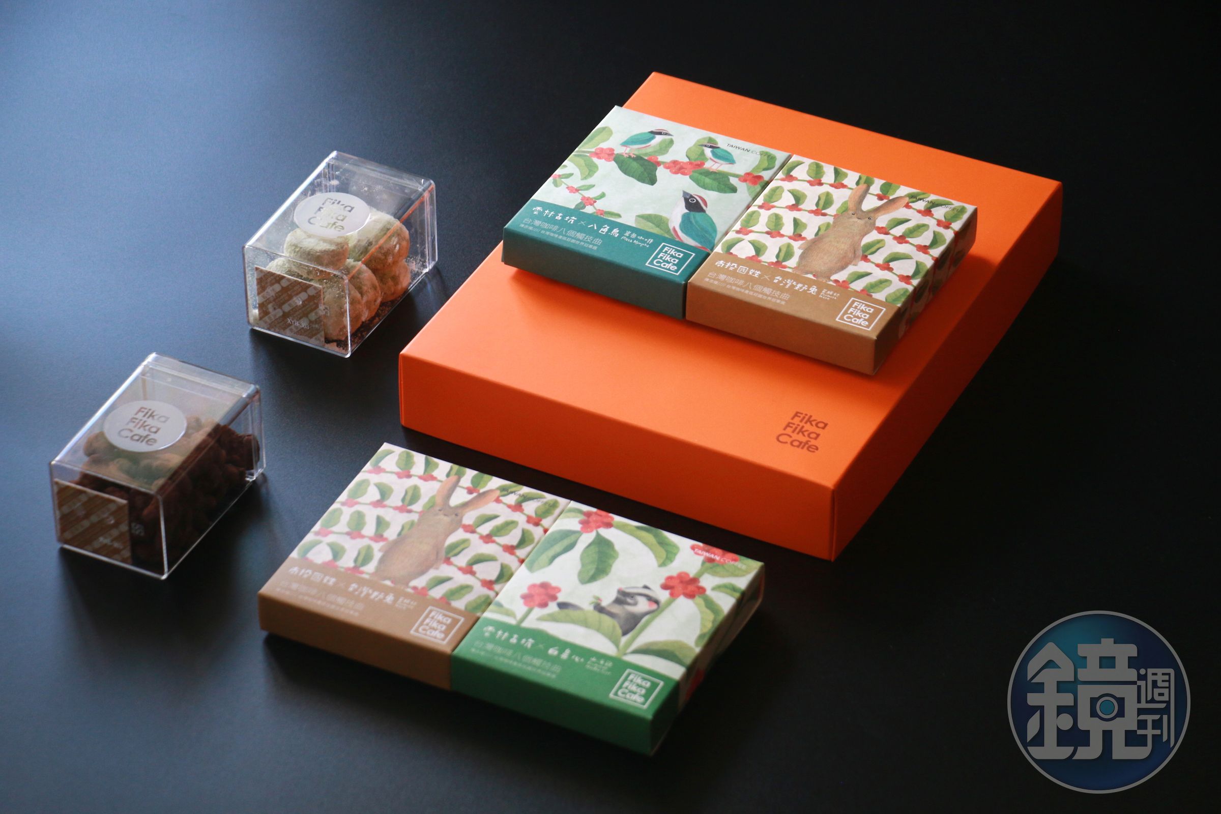 Fika Fika「台灣精品咖啡午茶禮盒」除了有台灣精品級咖啡掛耳包搭配手工甜點，包裝設計也很吸睛。（Fika Fika Cafe提供）