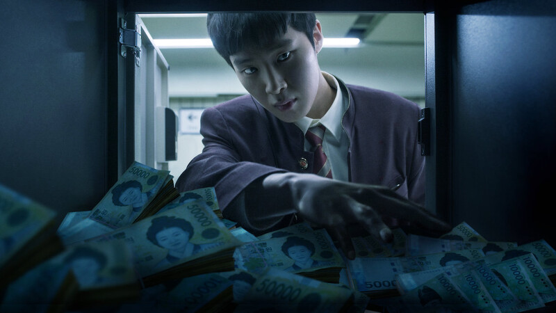 金東希在《人性課外課》飾演表面乖乖牌,背地裡做驚人勾當的反轉角色。(網路圖片