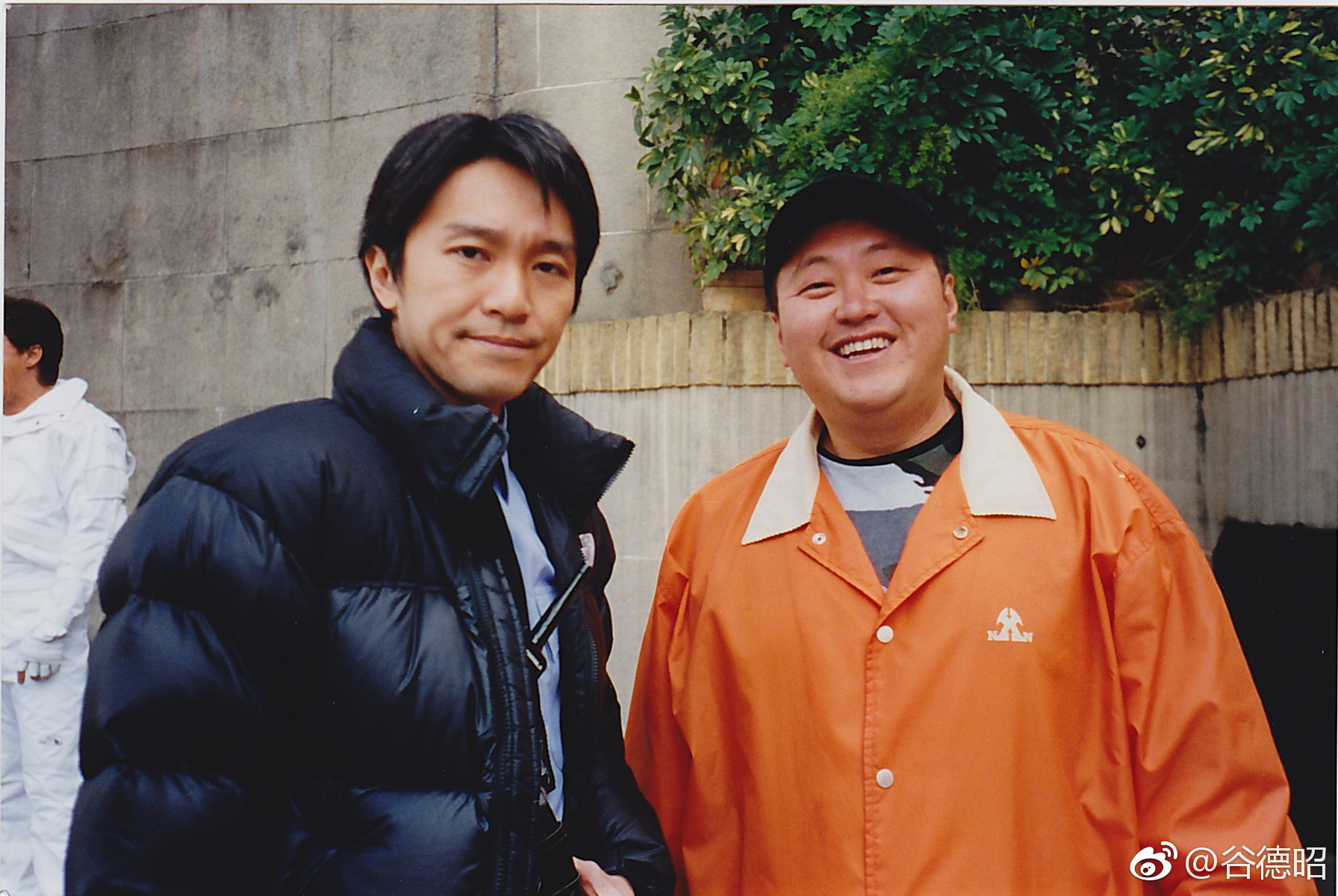 曾與周星馳合作多部電影，像是《食神》《唐伯虎點秋香》等片的香港導演谷德昭，最近被爆料出售豪宅，大賺新台幣1.37億元。（翻攝自谷德昭微博）