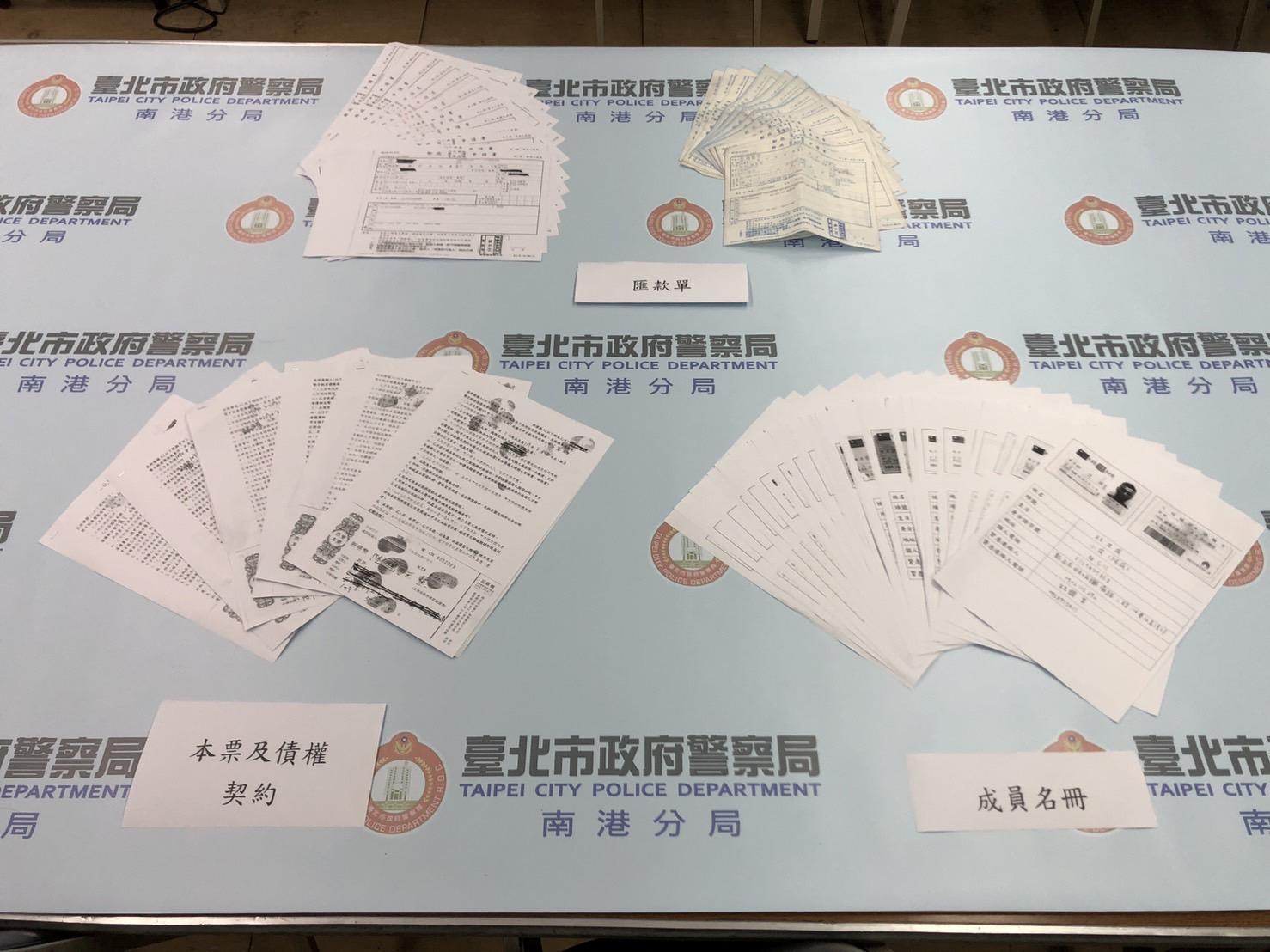 警方在林男住處查扣借據、本票、組織成員名冊等證物。（警方提供）