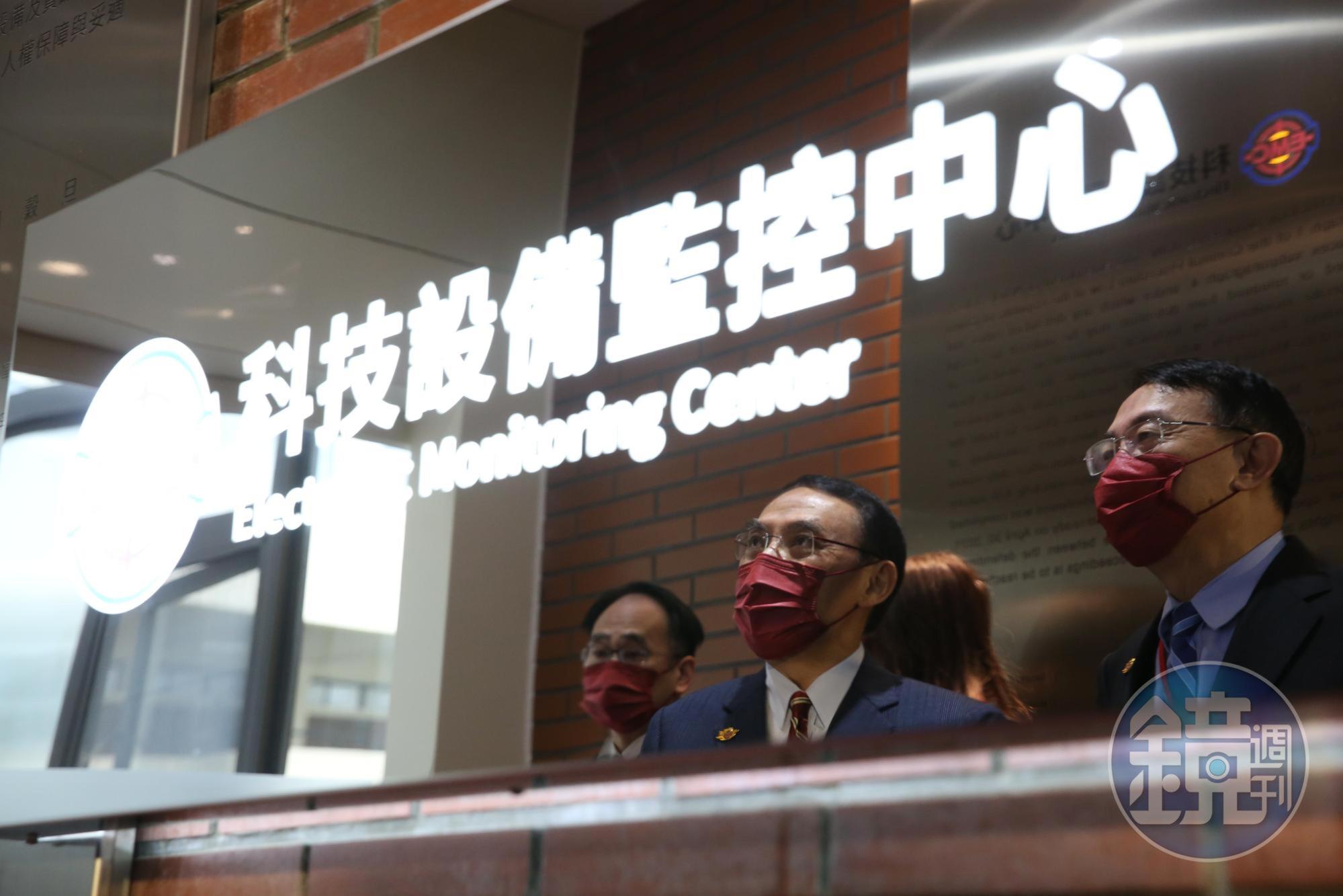 科技設備監控中心今揭牌,法務部長蔡清祥(中)出席典禮。