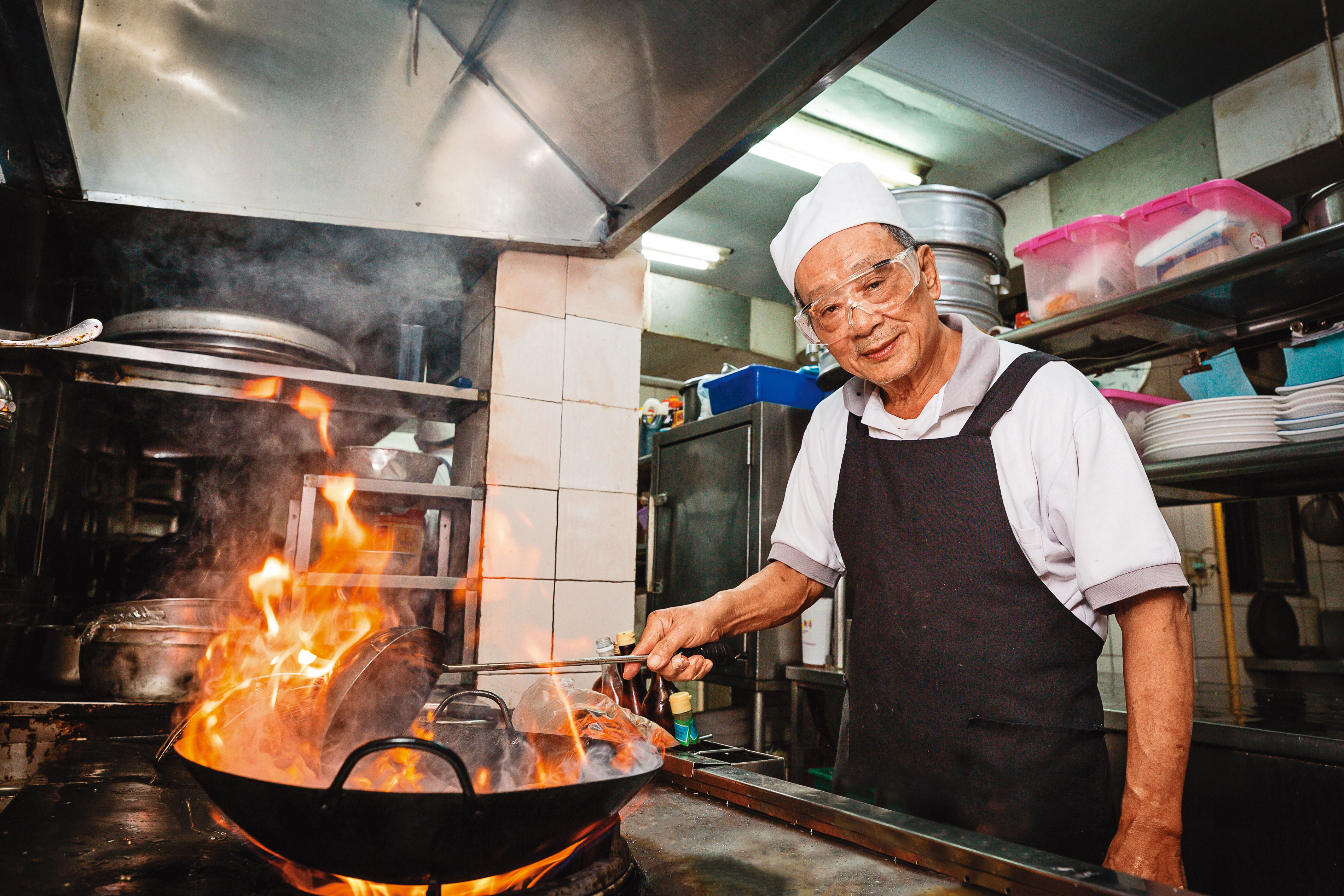 75歲的吳火塗宛如古早味台菜活字典，是府城最老的台菜總鋪師。