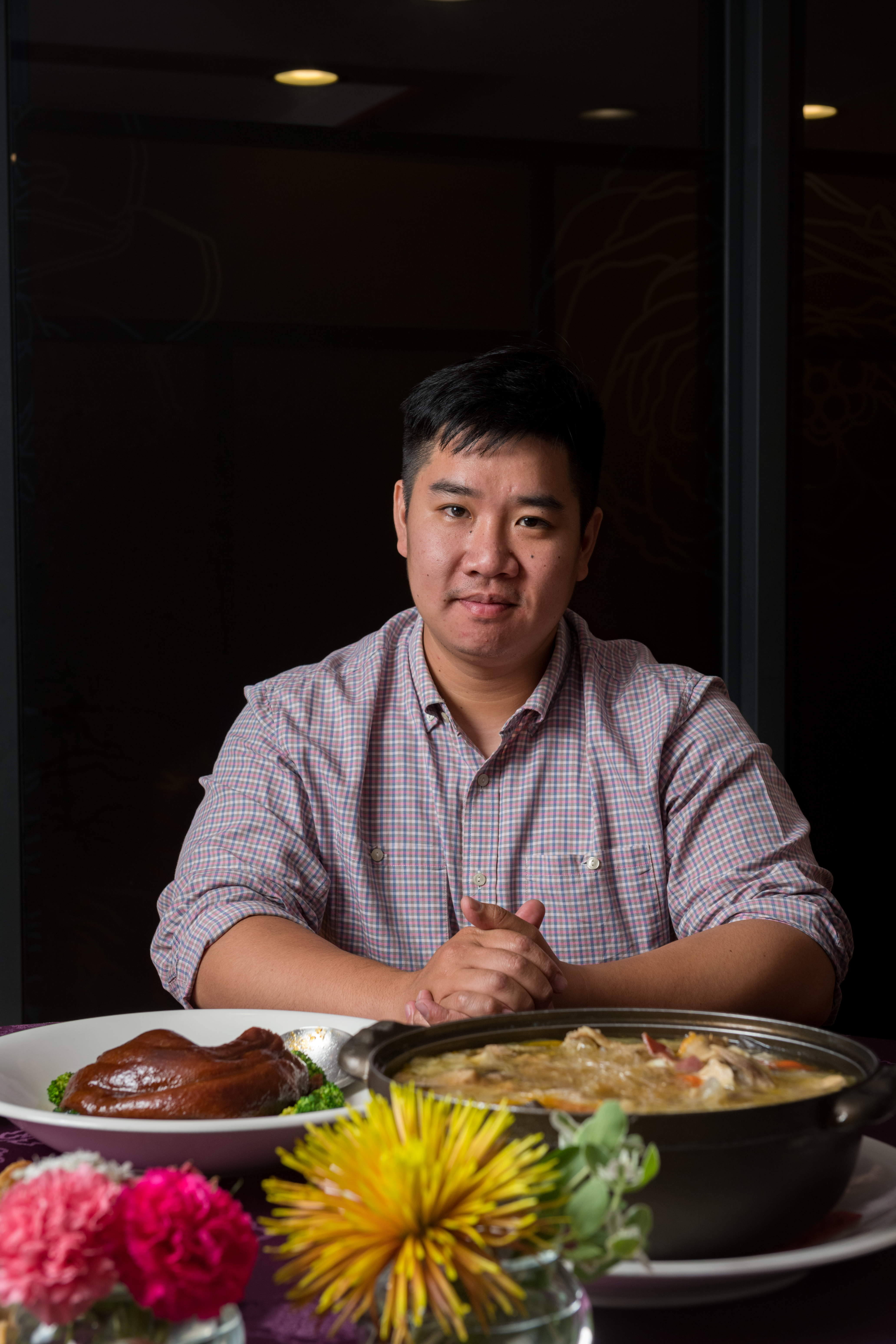 阿霞飯店第三代老闆吳健豪近年將店開進百貨商場,吸引年輕客群。