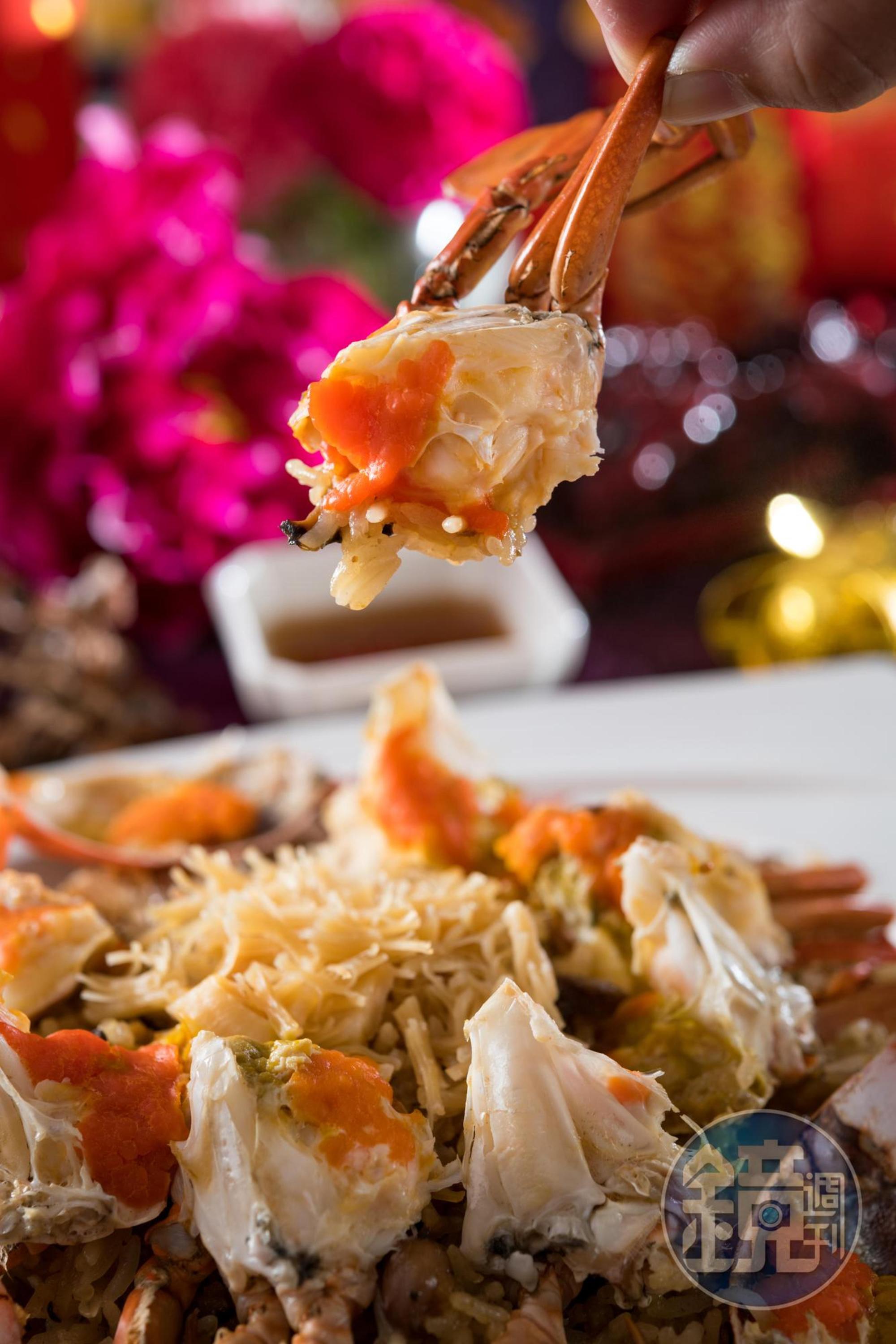 紅蟳米糕是阿霞飯店的招牌料理之一。（880元／中份）