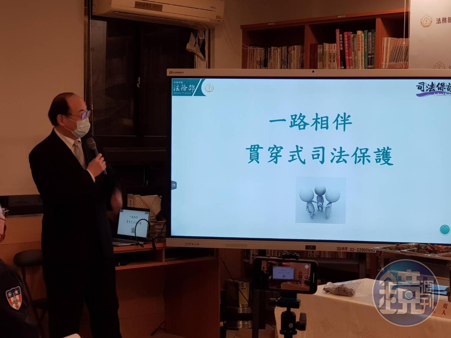 法務部保護司長黃玉垣說,李凱莉用心炒出的會客菜是家屬與受刑人間的橋樑,法務部也秉持一路相伴的貫穿式司法保護來協助更生人重返社會。