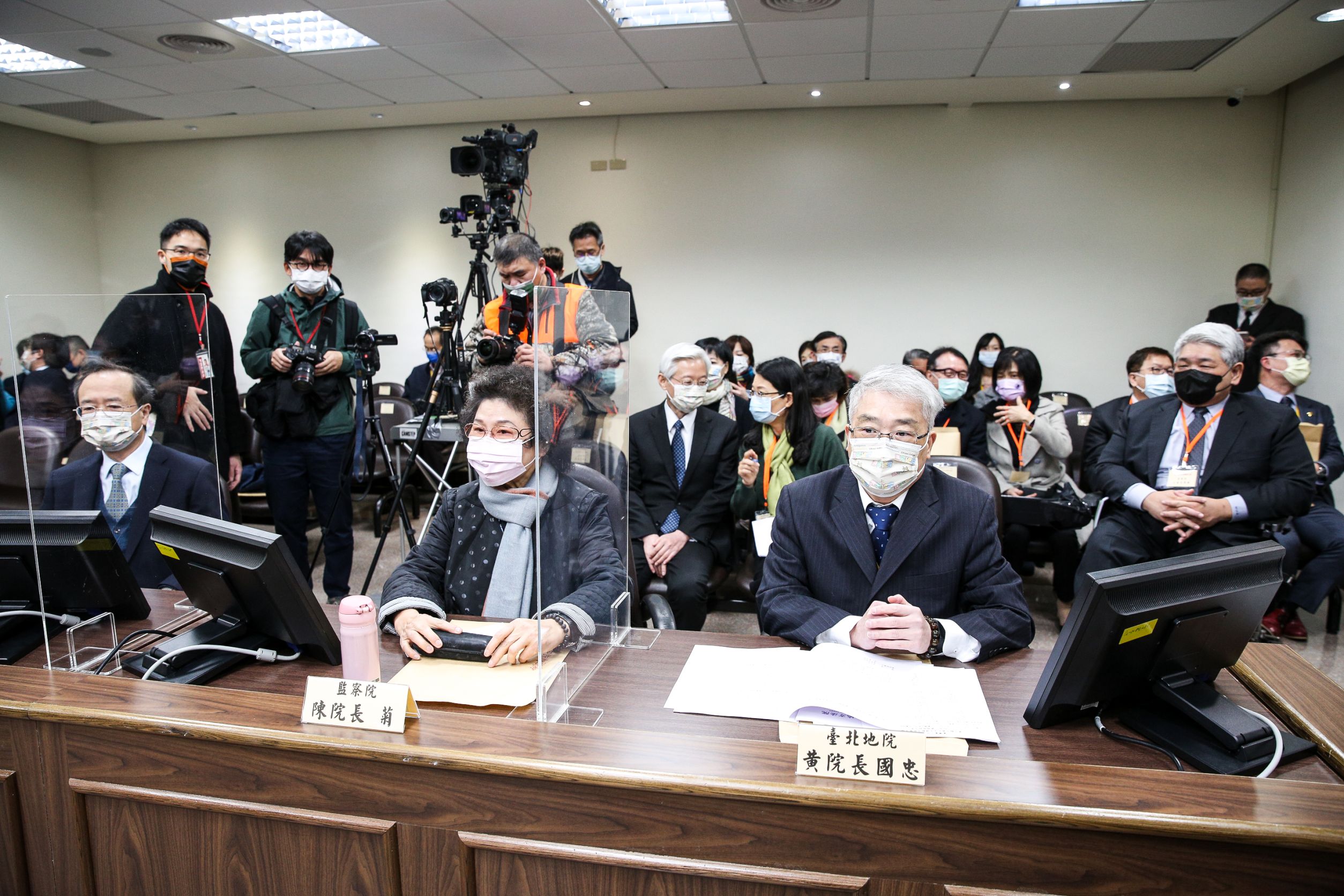 司法院長許宗力（左起）、監察院長陳菊、台北地院院長黃國忠、監委王榮璋參與國民法官模擬法庭。