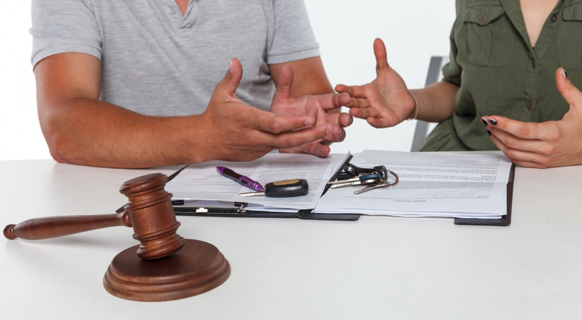 高雄有一對夫妻為離婚告上法院，法官在判決書後面寫了一封1473字的信給孩子引起熱議。（示意圖，pho、toAC）