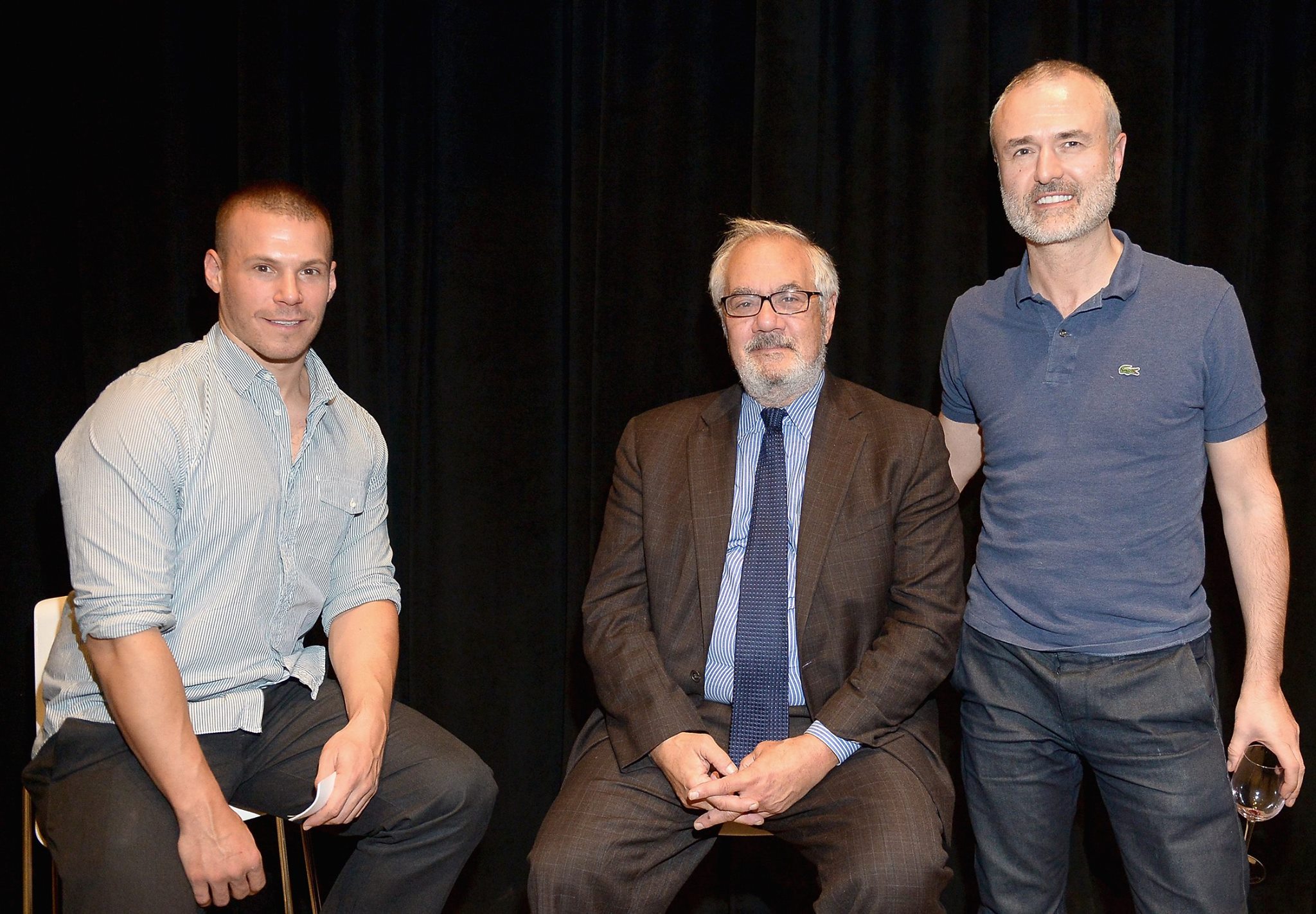 主持人李察（左）聽聞男子下體縮水後，一度感到不可置信。（翻攝Rich Juzwiak IG）