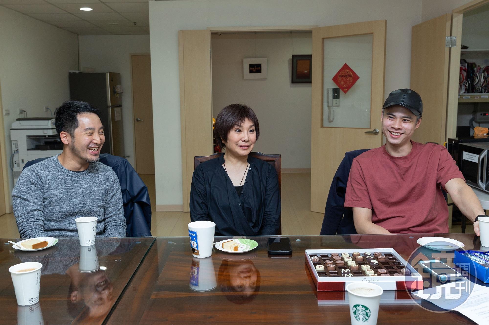 唐美雲大手筆製作《孟婆客棧》,邀請吳定謙(右)與李中(左)共同執導。