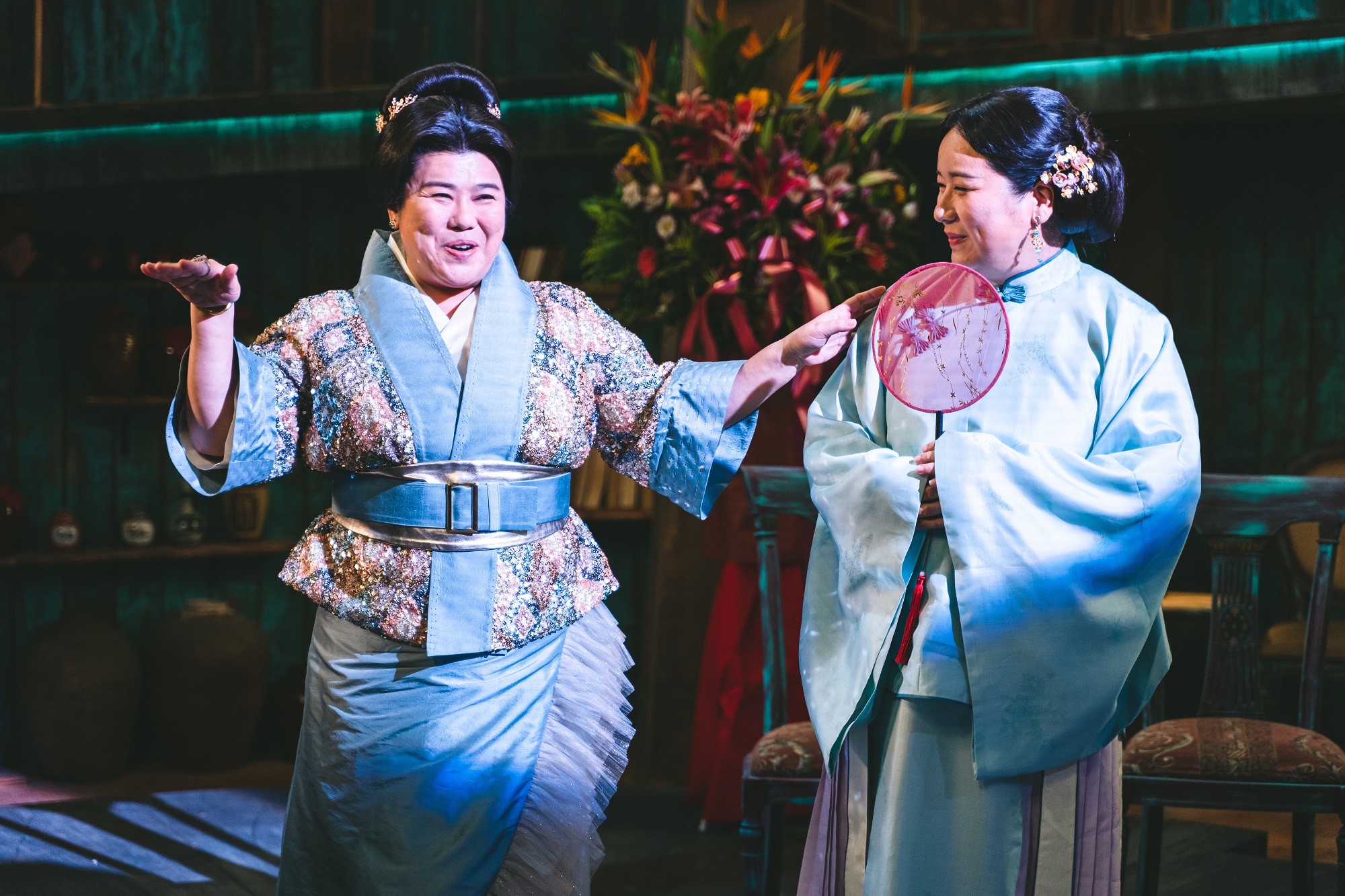 林美秀在《孟婆客棧》中演唱10多首歌仔戲，說、唱、跳俱佳。（民視提供）