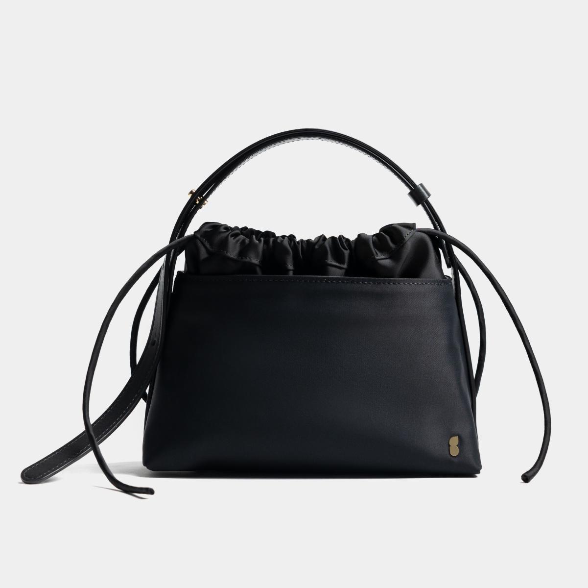  GOODIOUS  Mini Drawstring Pouch 肩下包  NT$6,280 ARTIFACTS。（ARTIFACTS提供）