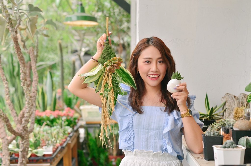 「在不瘋狂就等死」的前團員鄭羽凡，自爆其實是台灣知名酒廠富千金。（翻攝鄭羽凡IG）