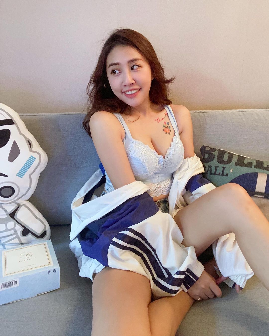 鄭羽凡目前已跨足演藝圈，常上各種電視通告節目亮相。（翻攝鄭羽凡IG）