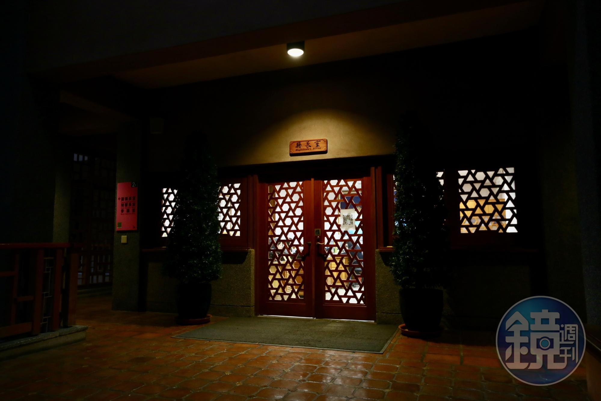 宜蘭地檢署懷疑宜蘭縣政府某開發案涉及弊端,今指揮廉政署肅貪組兵分多路搜索,約談縣長林姿妙及地政處長楊崇明等人。
