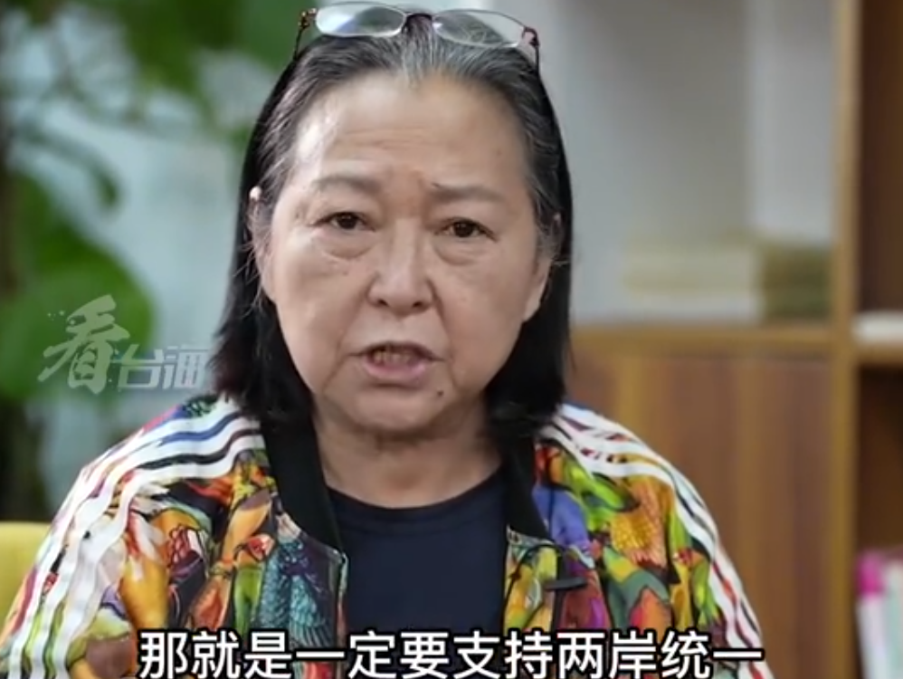 方芳登上中國電視節目《看台海》，呼籲一定要支持兩岸統一。（翻攝《看台海》畫面）