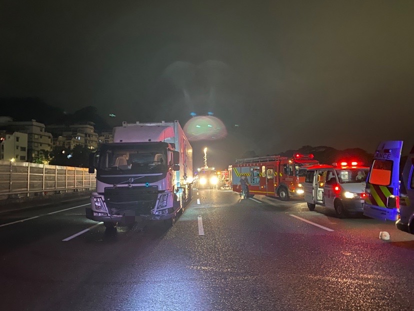 大貨車當時因未注意車前狀況，從後方撞上詹男車輛。（警方提供）