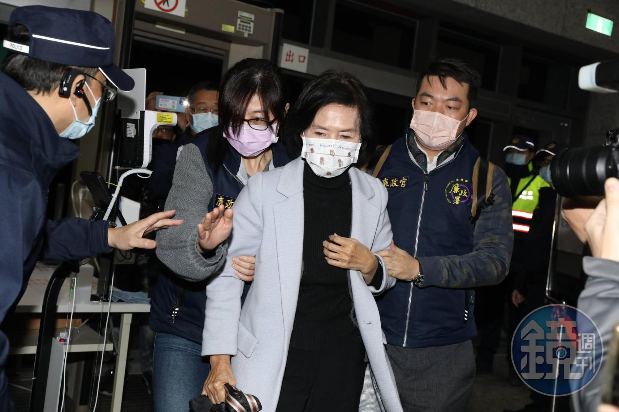 宜蘭縣長林姿妙昨天一早被廉政署帶走,經10多小時訊後,今晨雖獲檢方無保請回。