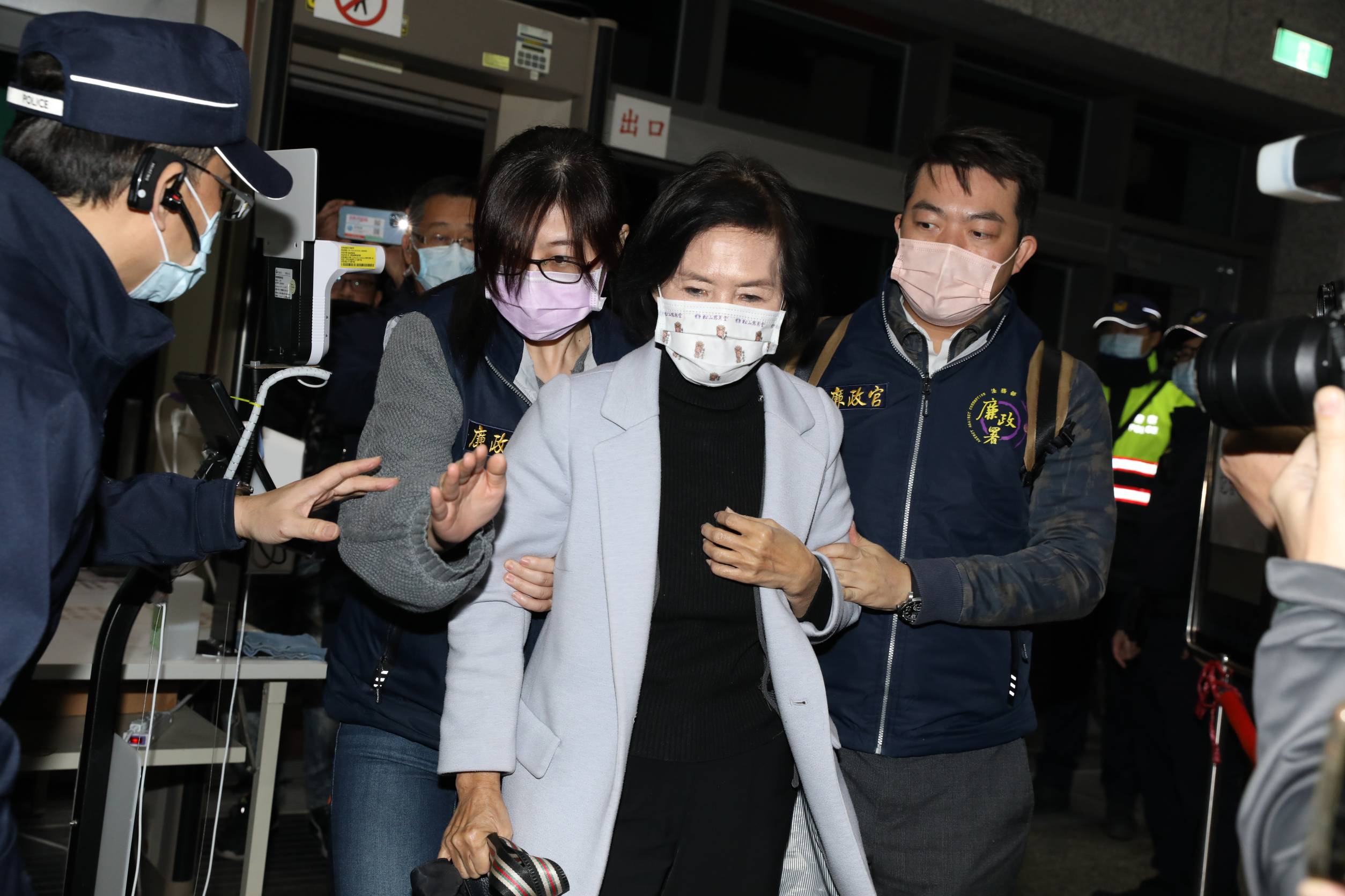 宜蘭縣長林姿妙昨天一早被廉政署帶走，經10多小時訊後，今晨雖獲檢方無保請回。