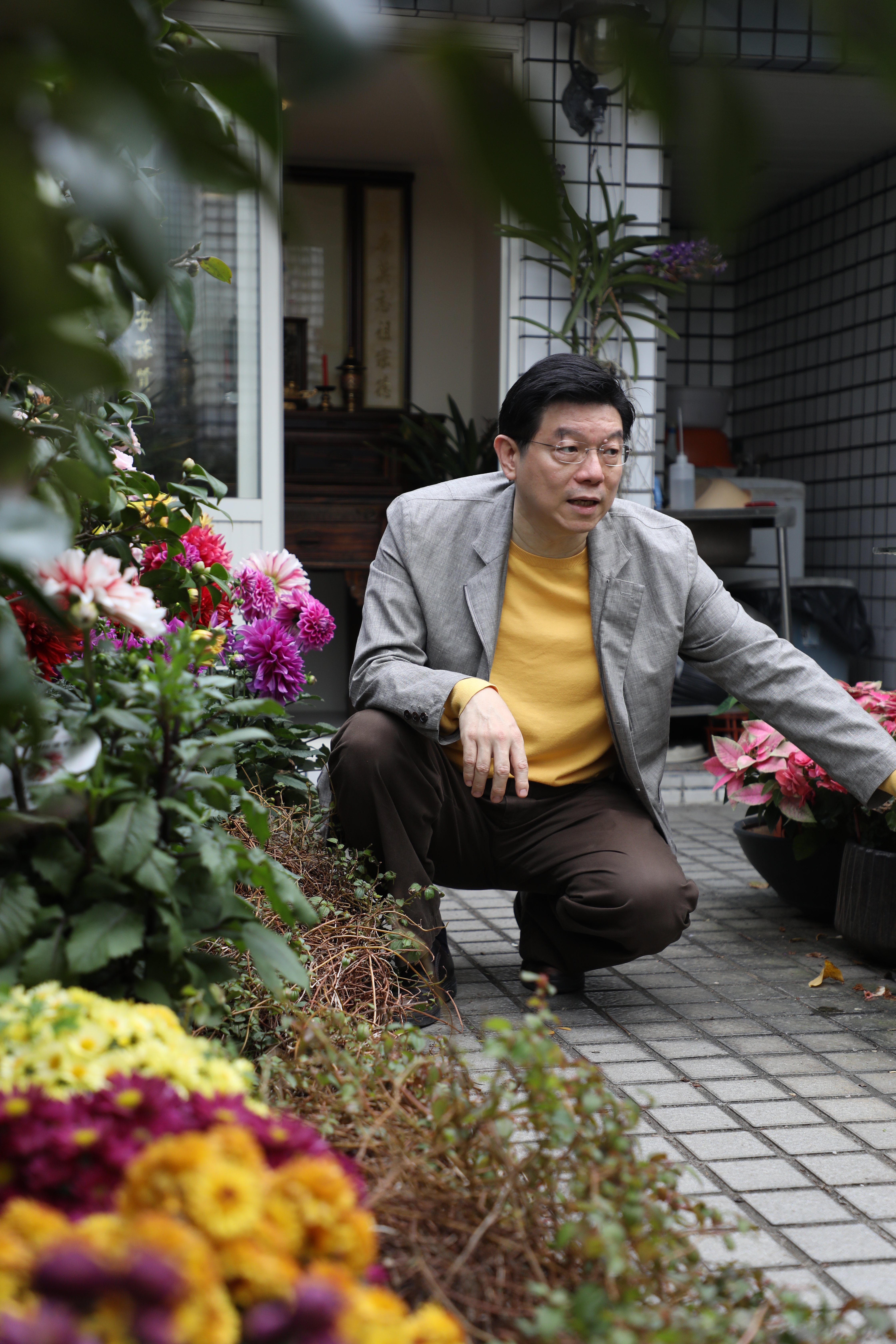 《鏡週刊》社長裴偉吃遍四方，也跟各方名廚學菜，最後融會貫通為自己的食譜，近年每個週末都在家做菜，現在也公開他的廚房筆記。