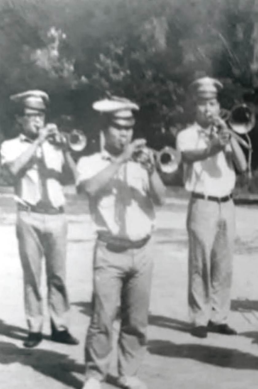 李益壽（中）高中時加入樂隊，他原本是田徑校隊，體能甚好，吹起小喇叭也肺活量極佳。（李益壽提供）