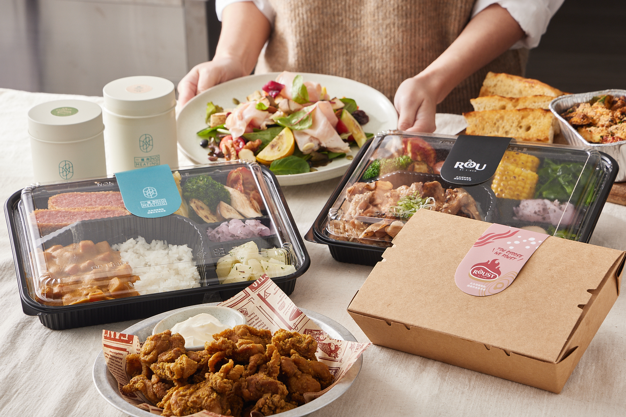 集結3品牌的超人氣熟食餐盒，提供低GI、素食和香辣蒜酥重口味等。（RÒU BY T-HAM提供）