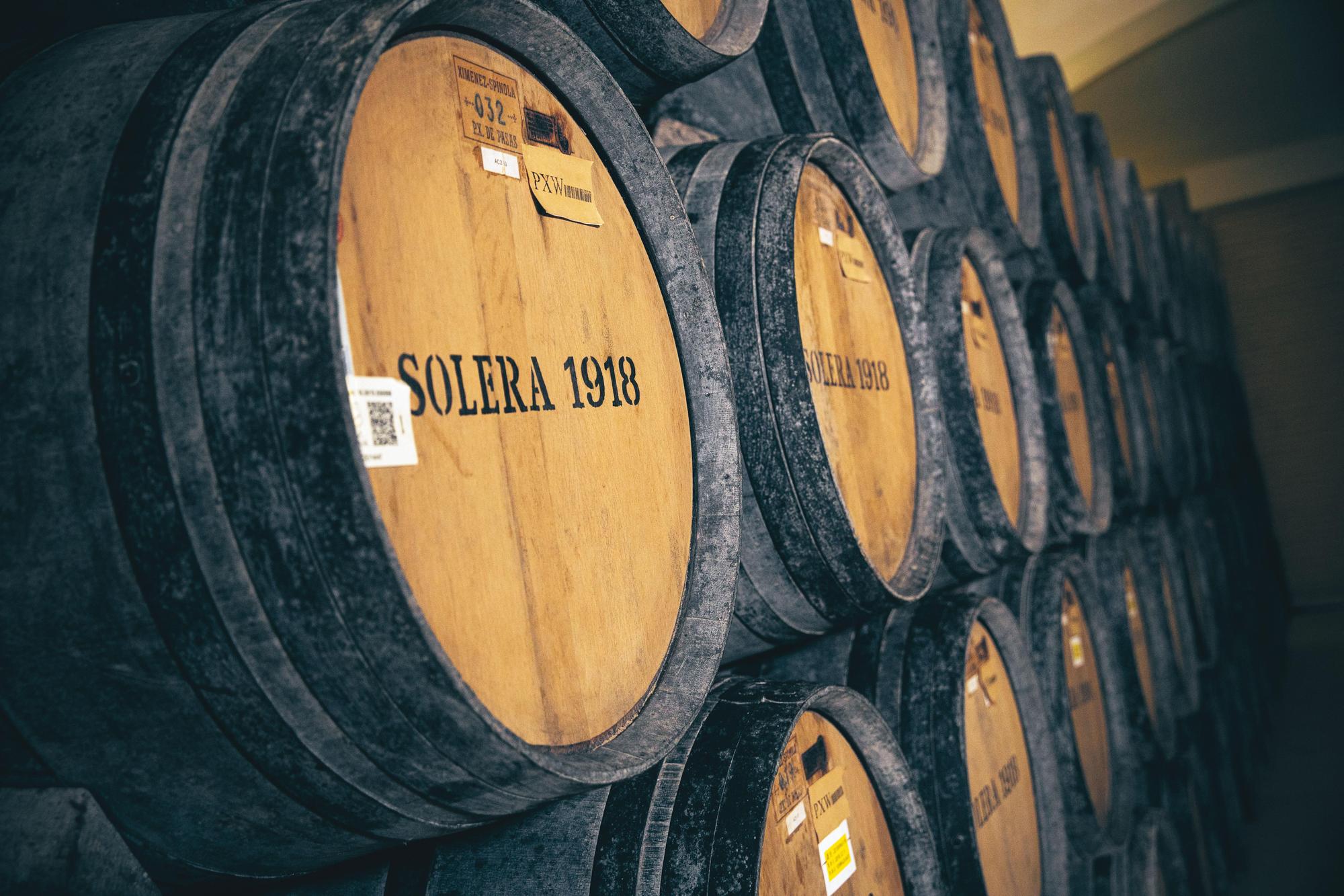 南投酒廠很幸運地在2016年從西班牙百年酒莊Ximenez Spinola，買入價值新台幣2億元的Solera系統PX雪莉桶。每年酒廠會抽4桶裝瓶，作為一個套組，此款也是懂喝的酒友們收藏的品項。