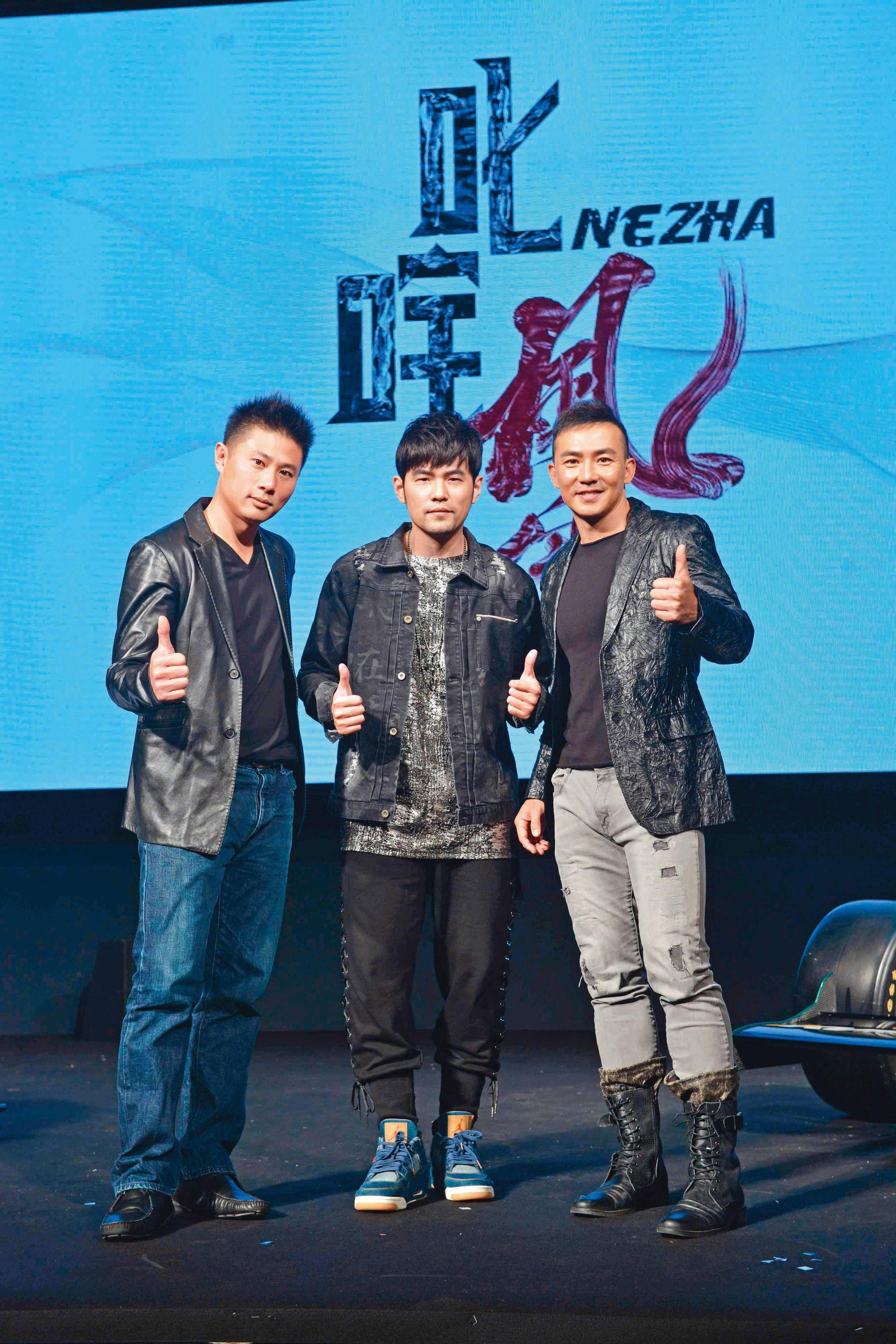彭小刀(左起)、周杰倫、劉畊宏,各自以出品人或監製身分出席電影《叱咤風雲》啟動記者會。(創映電影、量能文創提供)