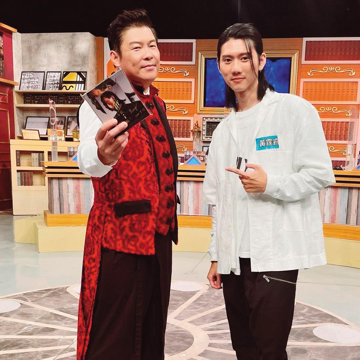 黃霆睿（右）長相神似謝霆鋒，引起小小話題。左為曾國城。（翻攝自黃霆睿IG）