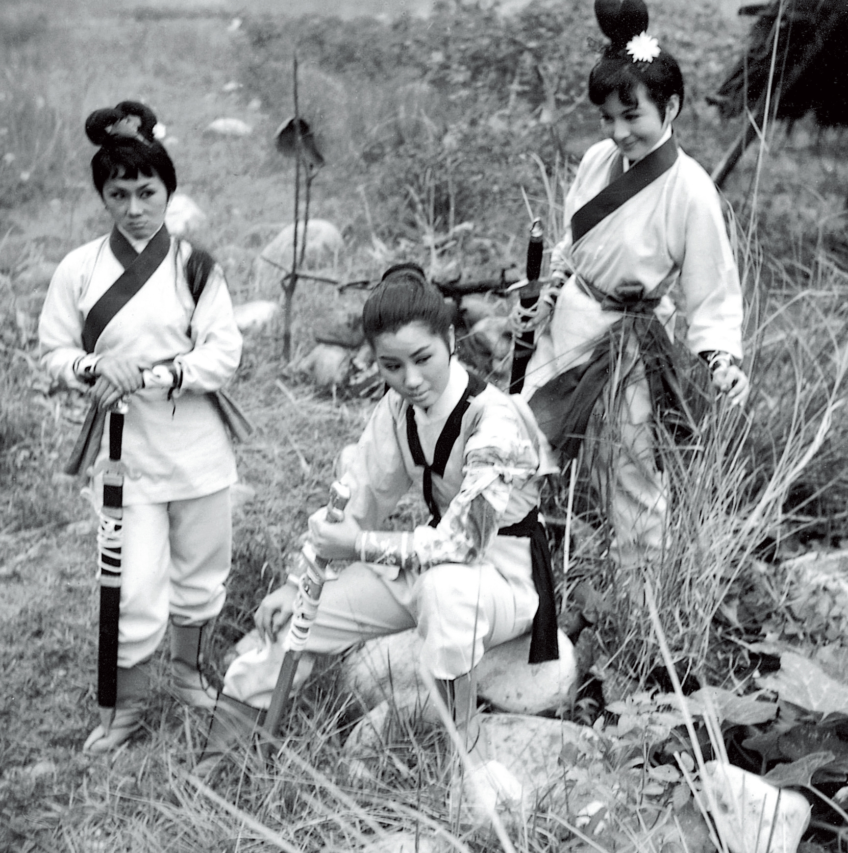楊麗花(中)主演的《三鳳震武林》為台語武俠片的代表作之一。(九一電影提供)
