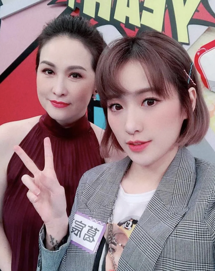 葛辰羽因演藝事業沒起色,媽媽金友莊還勸她轉行。(翻攝自葛辰羽IG)