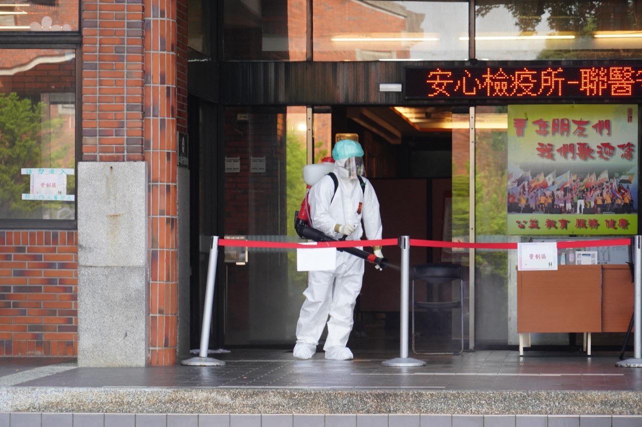 台北市府啟用劍潭活動中心作為專責防疫旅館，收至輕症、無症狀患者。（翻攝自柯文哲臉書）