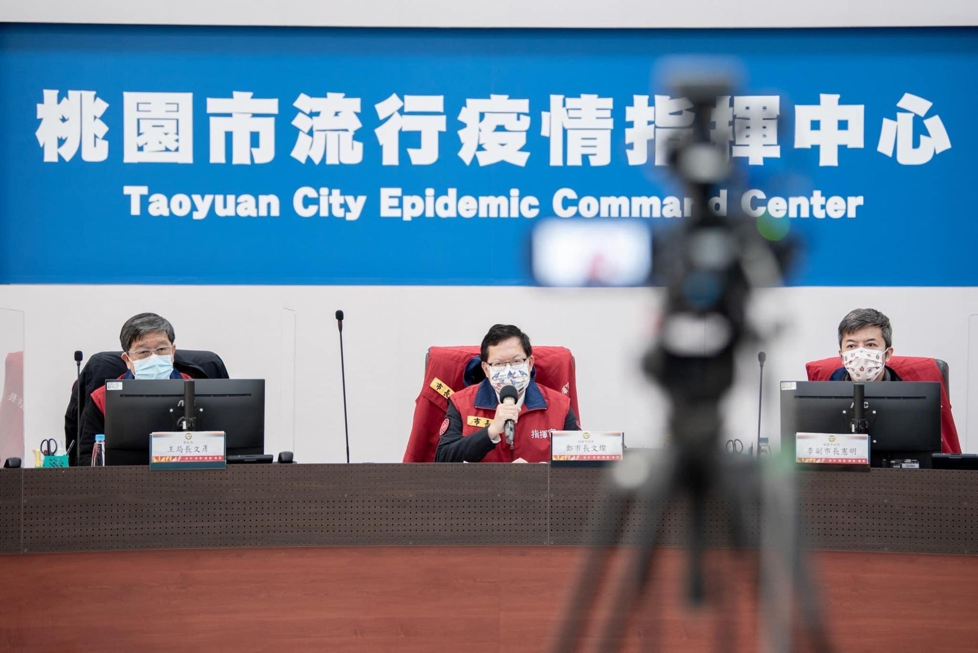 桃園市今上午對外證實,又有新增一對夫妻確診,為中壢西堤餐廳延伸案,合計今天新增5人確診。(翻攝自鄭文燦臉書)