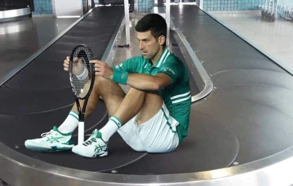 喬科維奇對簽證遭撤提出上訴，結果敗訴，將遭驅逐出境。（翻攝自推特）