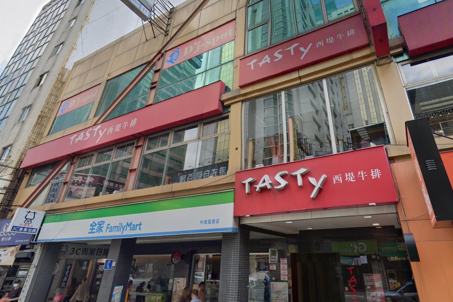 桃機群聚延伸出的西堤餐廳傳播鍊持續擴大,指揮官陳時中坦言仍有未爆彈。(翻攝自Google Maps)
